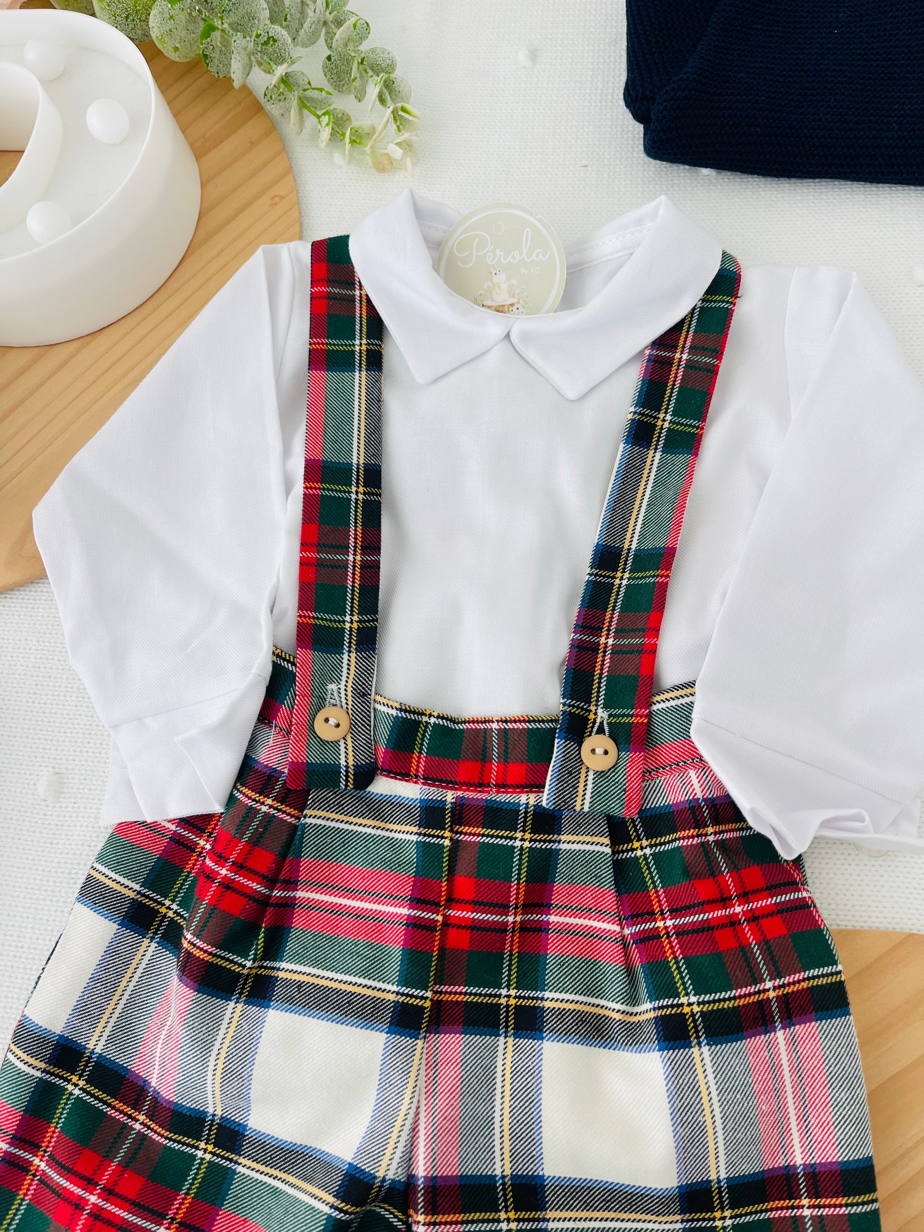 Conjunto xadrez; Calções com alças e camisa