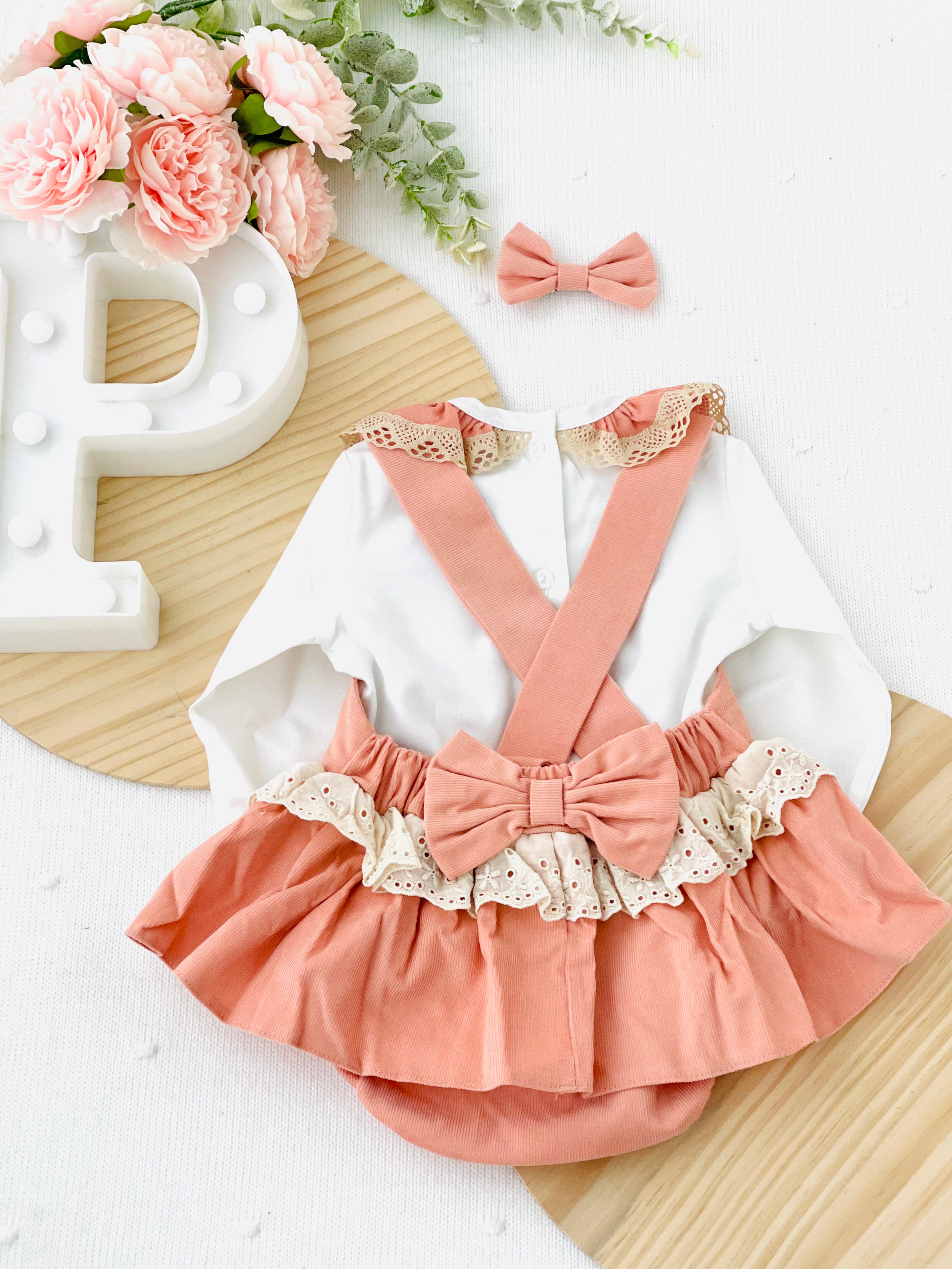 Conjunto bombazine: fofo, blusa e laço