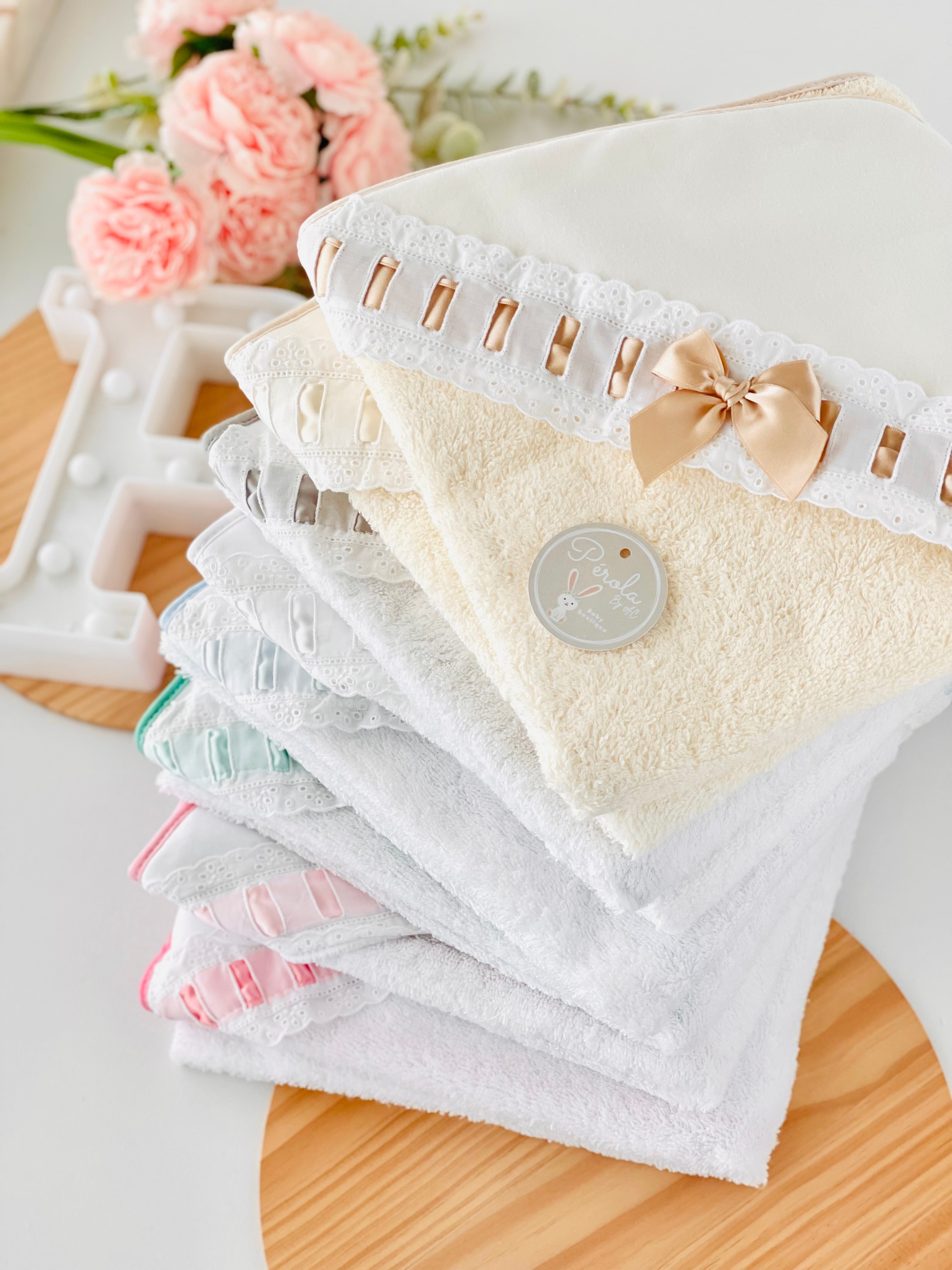 Toalha de banho com bordado inglês