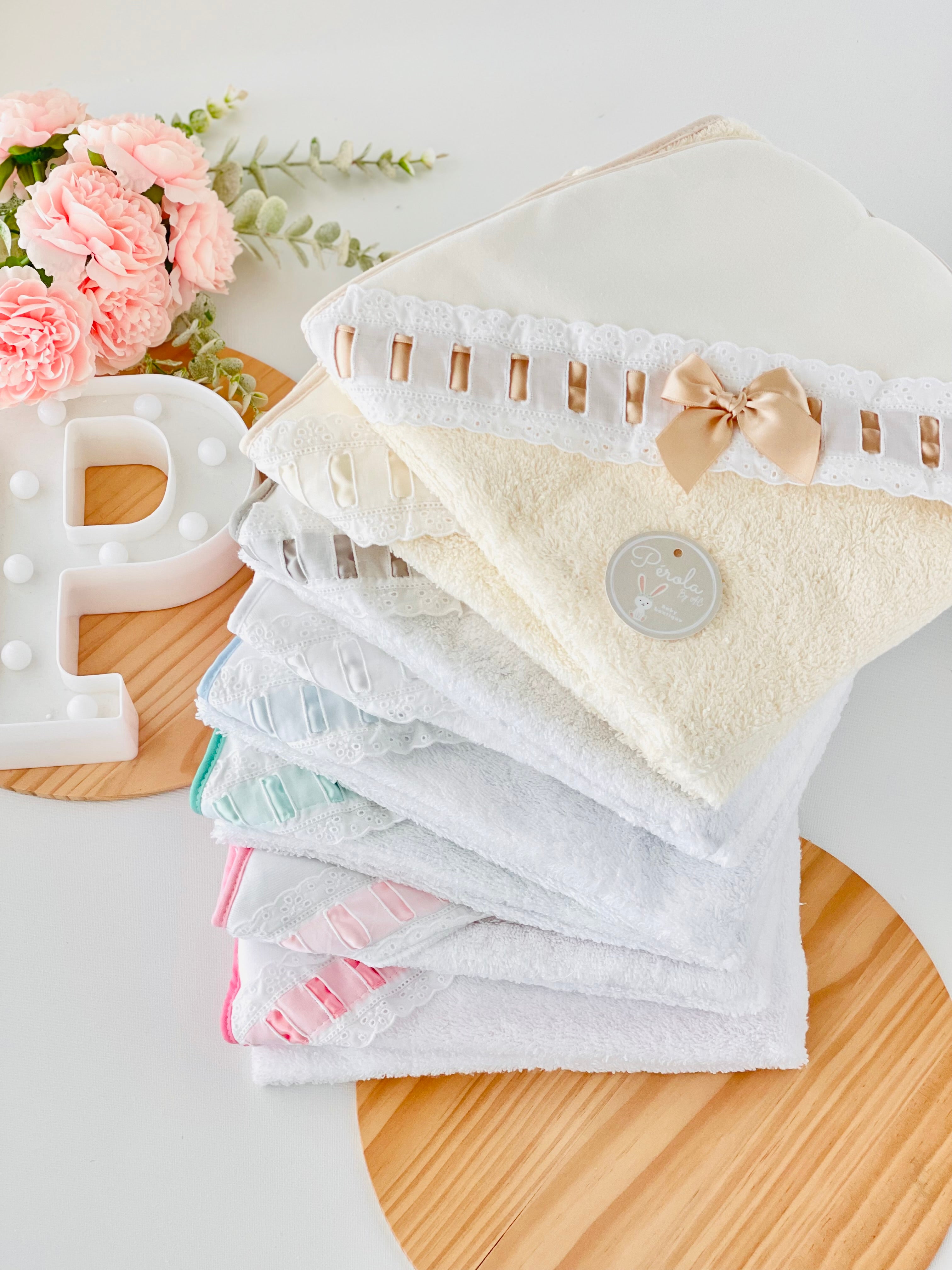 Toalha de banho com bordado inglês