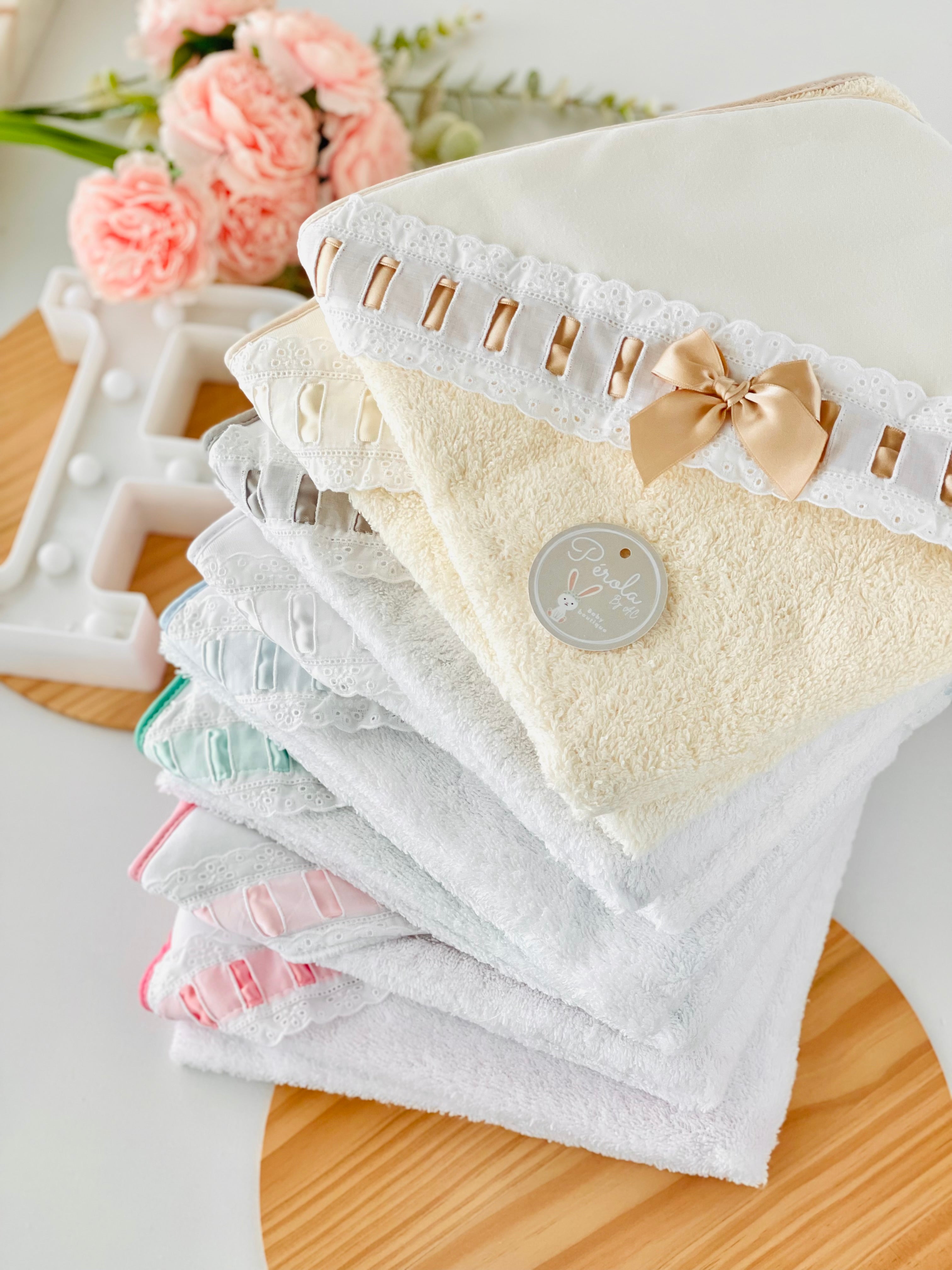 Toalha de banho com bordado inglês