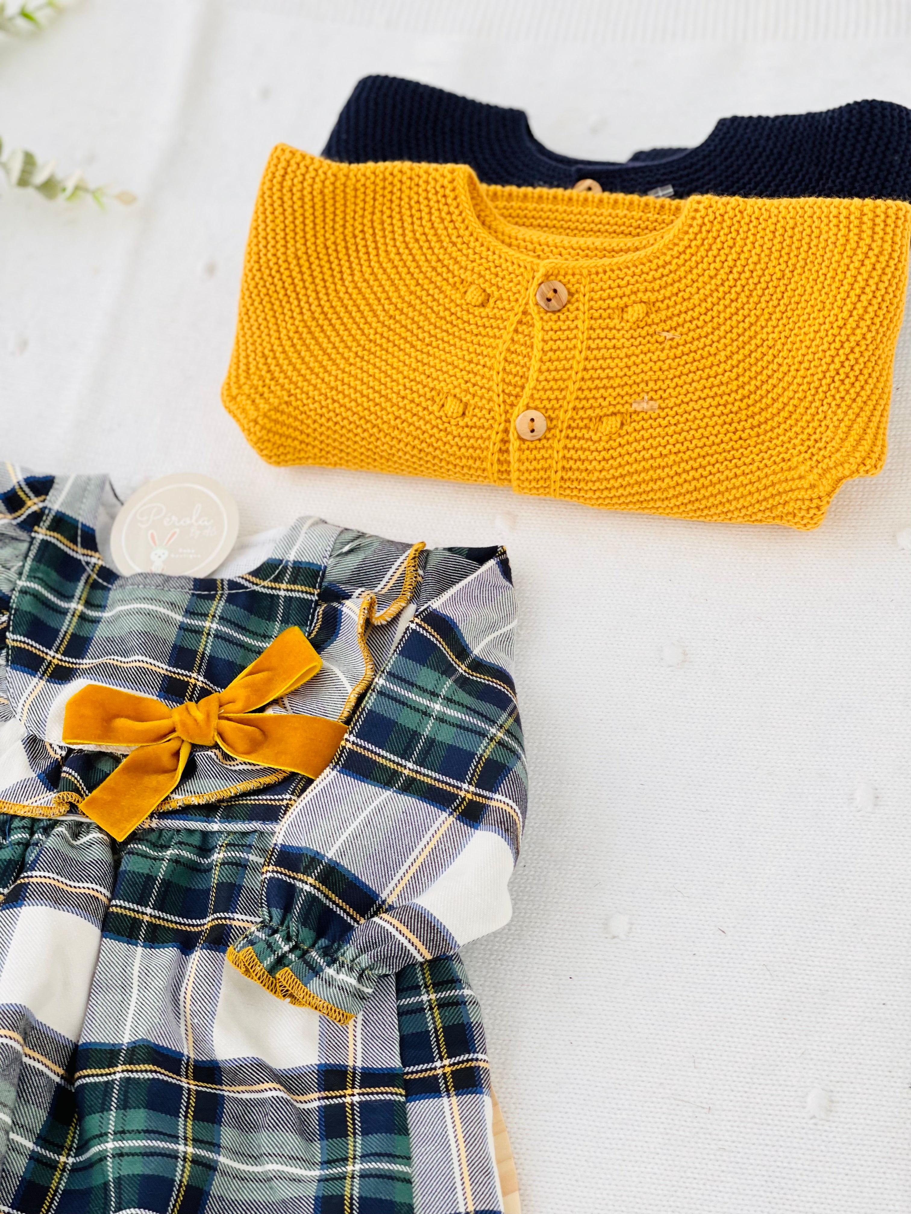 Vestido xadrez verde com laço amarelo