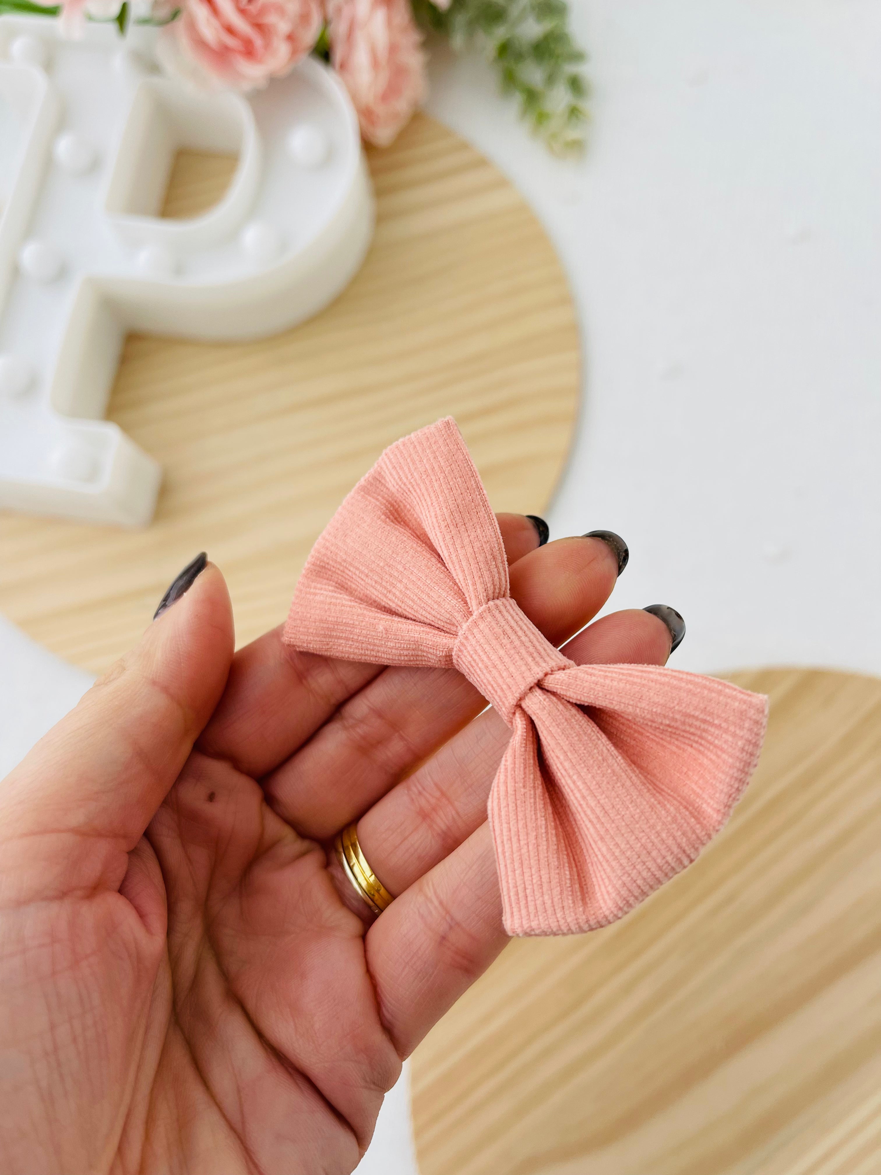 Conjunto bombazine: fofo, blusa e laço