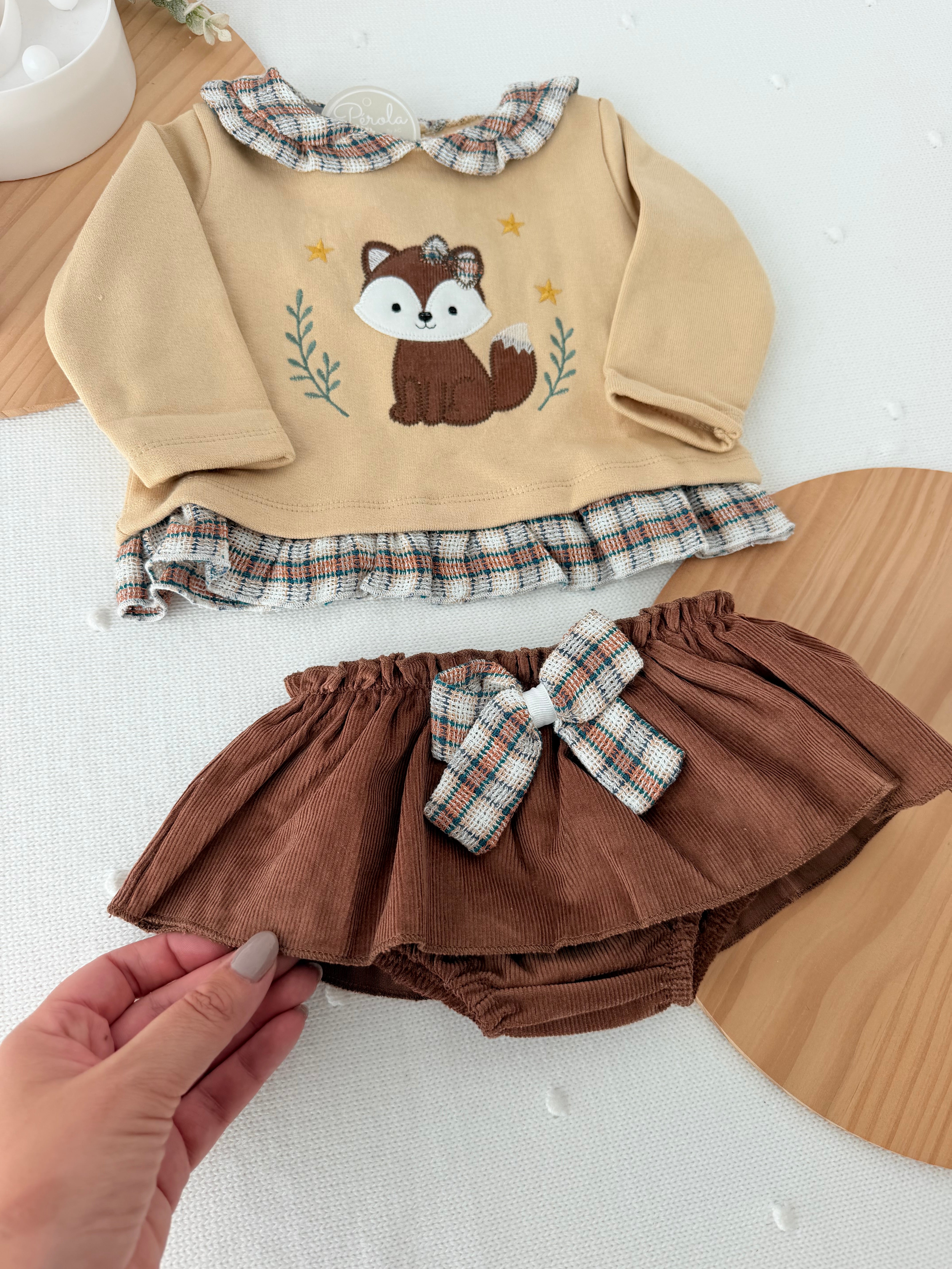 Conjunto raposa: camisola e saia/tapa fraldas
