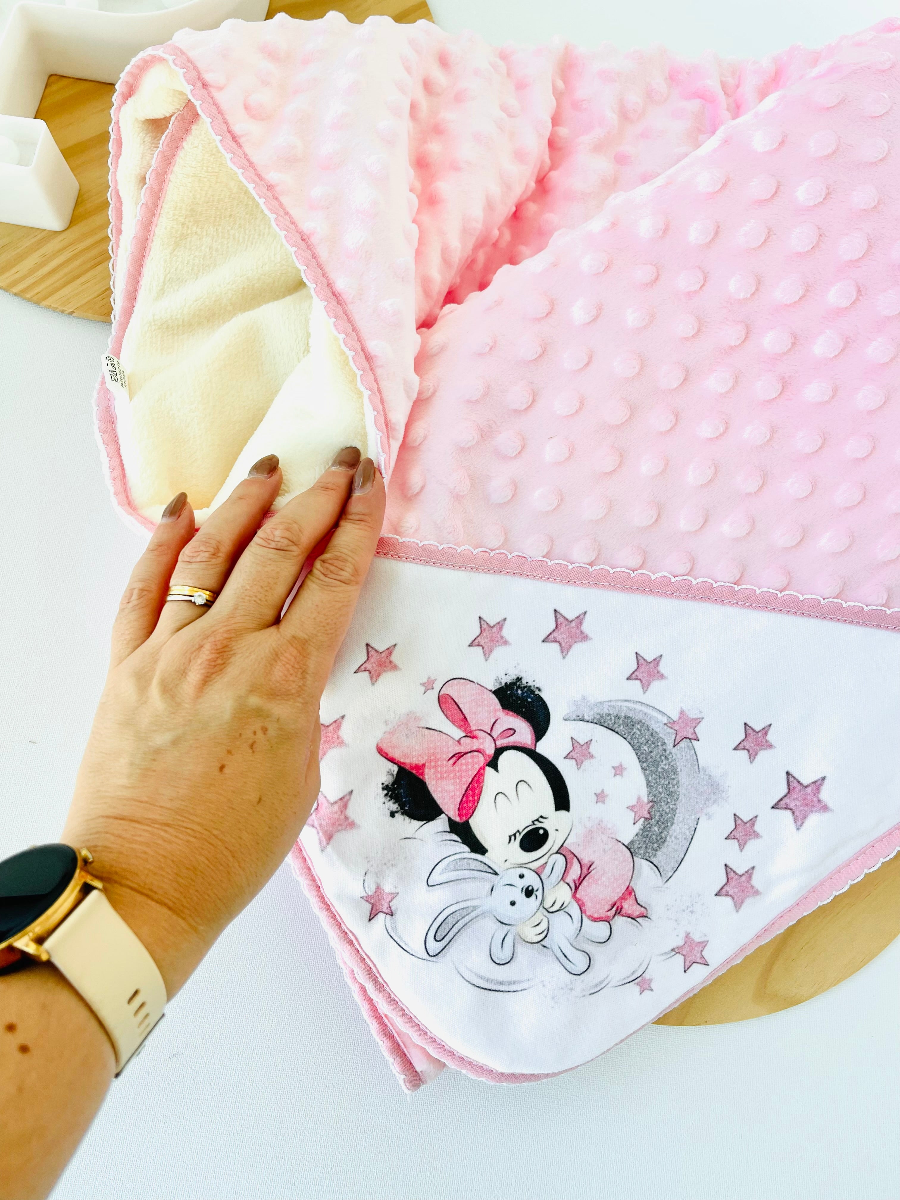 Manta tecido pipoca tema mickey e Minnie