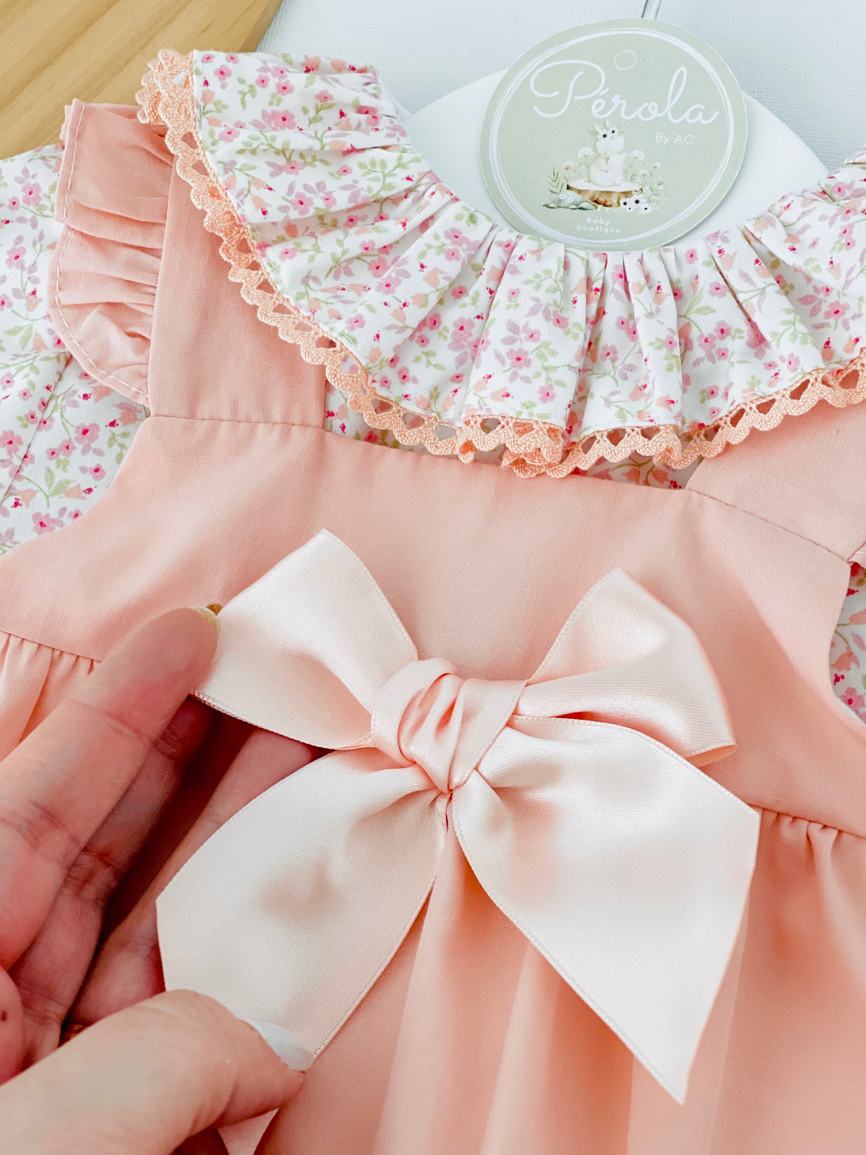 Conjunto Floral de 3 peças: vestido, blusa e tapa fraldas