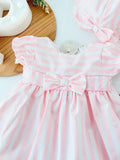 Vestido e chapéu riscas