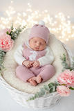Conjunto coelhinho: jardineiras, camisola e gorro