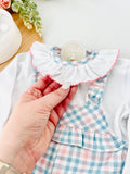 Conjunto jardineiras e camisola com golinha
