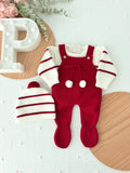 Conjunto risquinhas vermelho : jardineiras, camisola e gorro