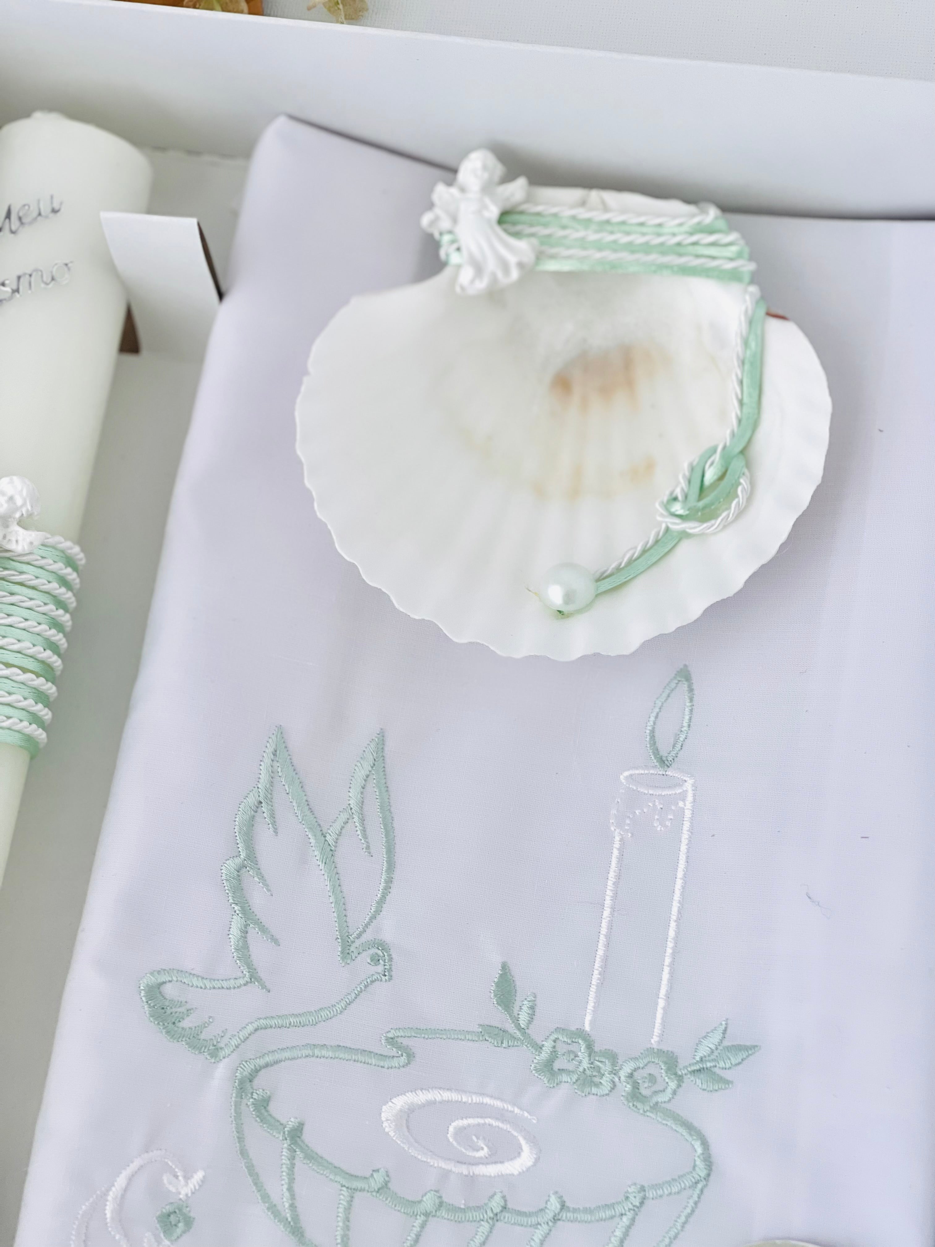 Conjunto para Batizado: vela, toalha e concha Batizado Pomba