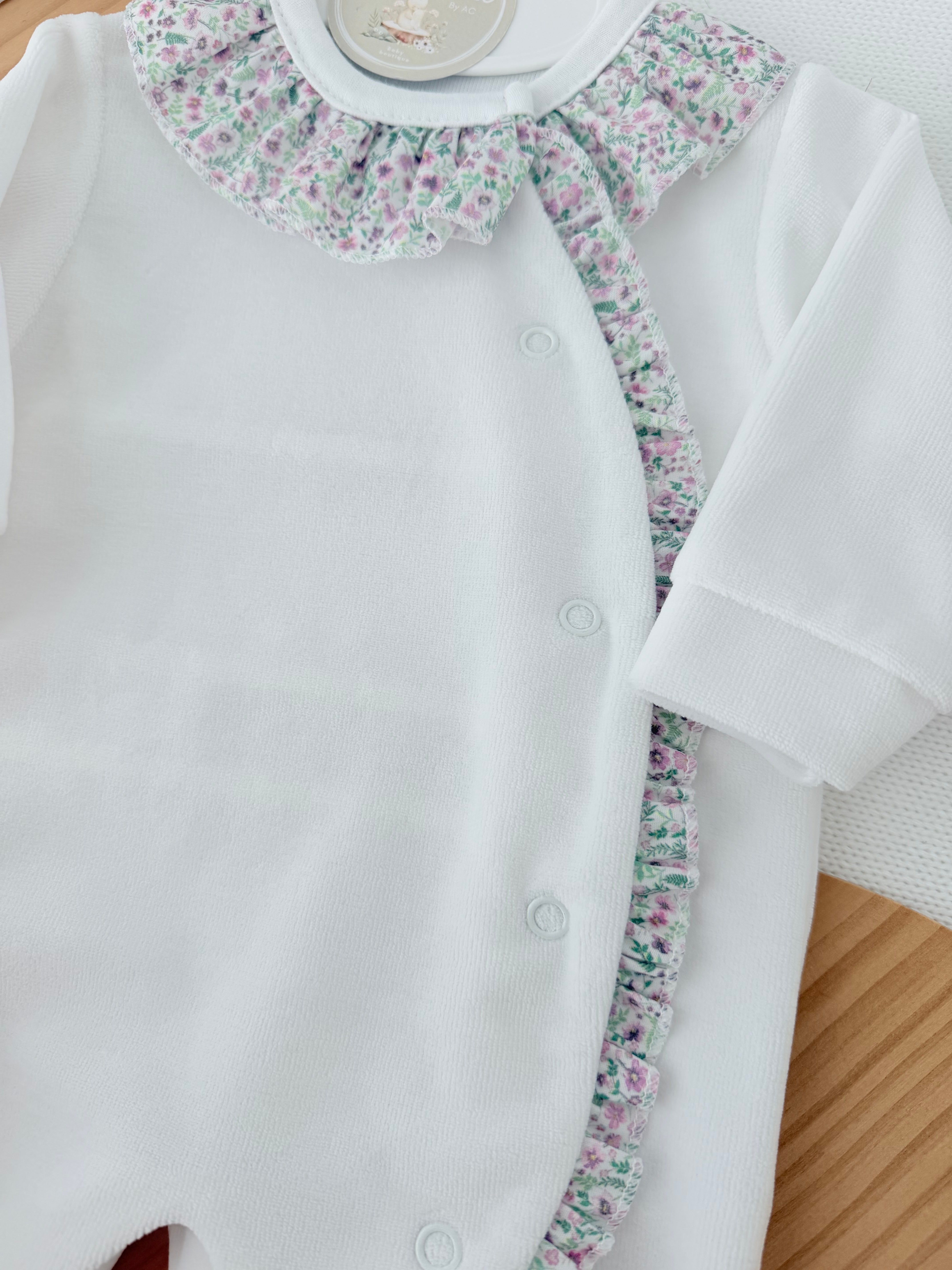 Babygrow tema flores em VELUDO Branco