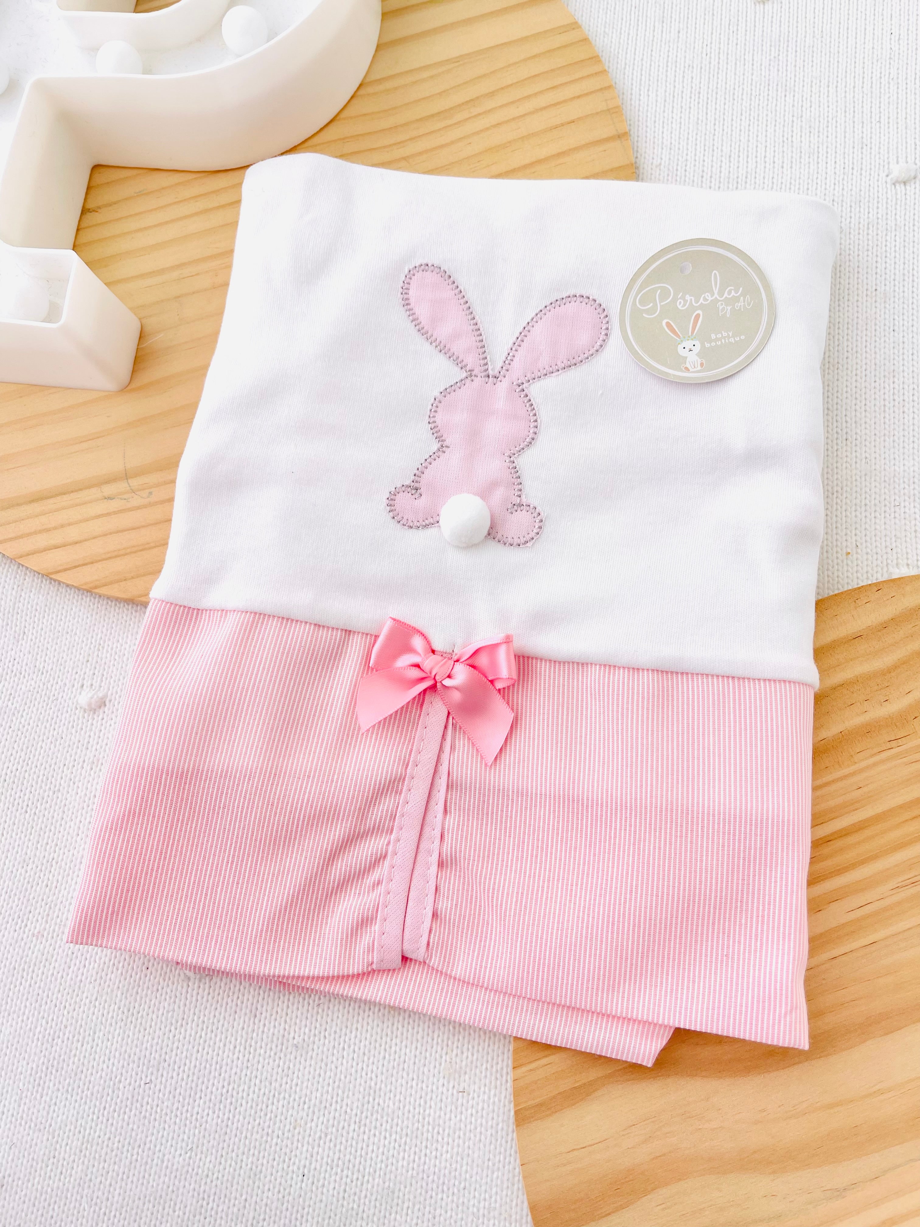 Tapa ovo com abertura e laço- tema coelho pompom