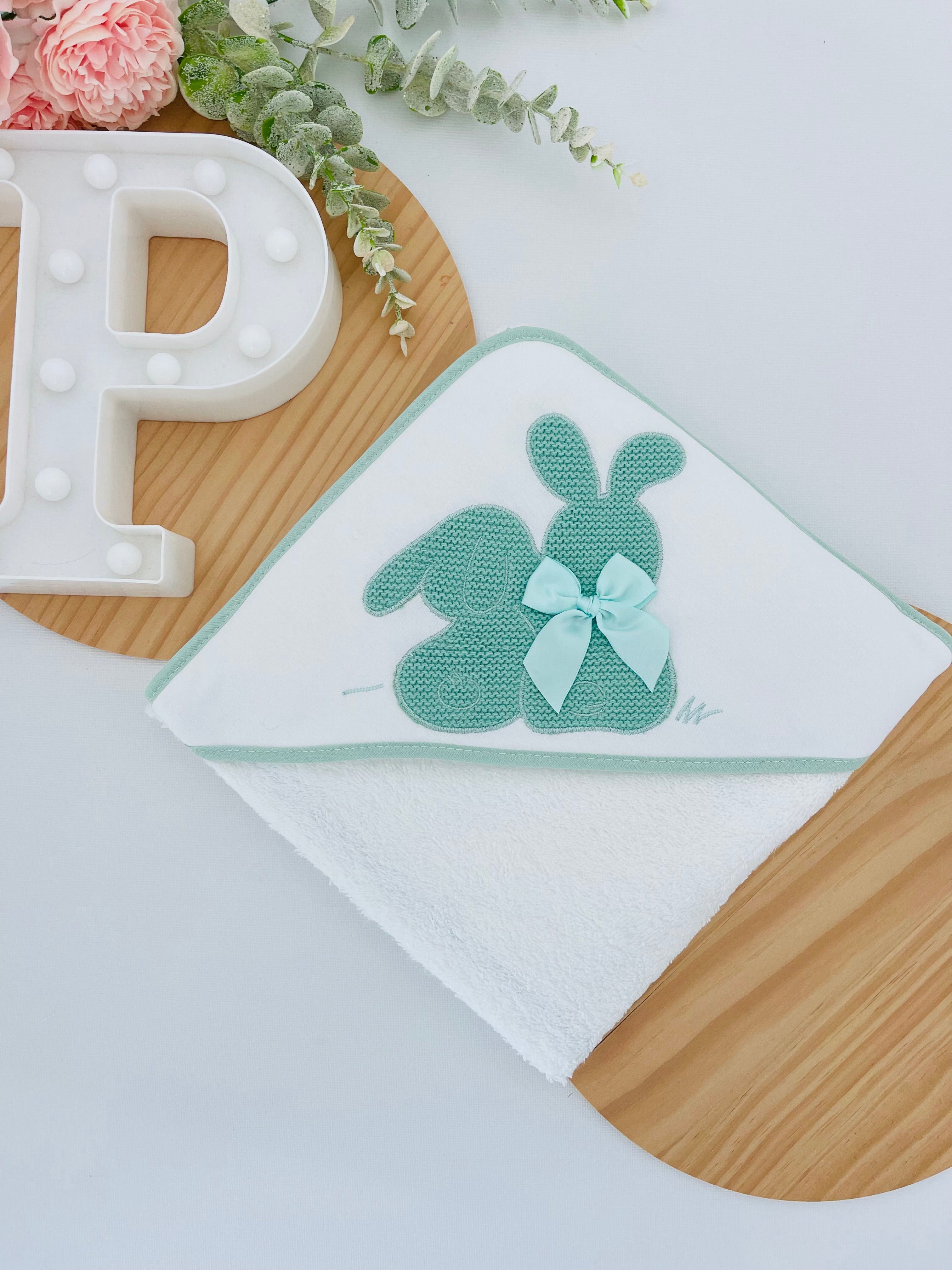 Toalha de banho tema coelhinhos