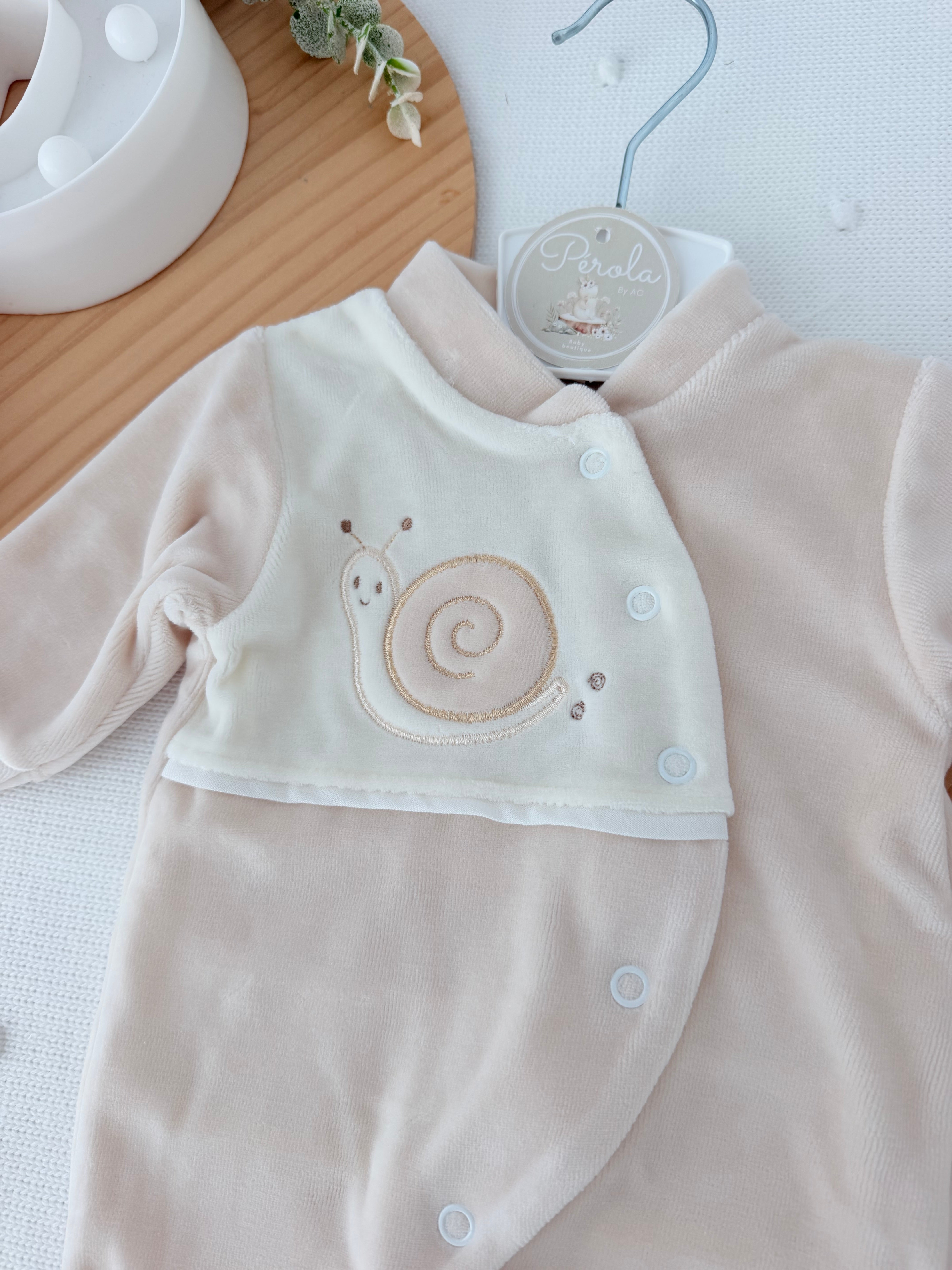 Babygrow caracol veludo