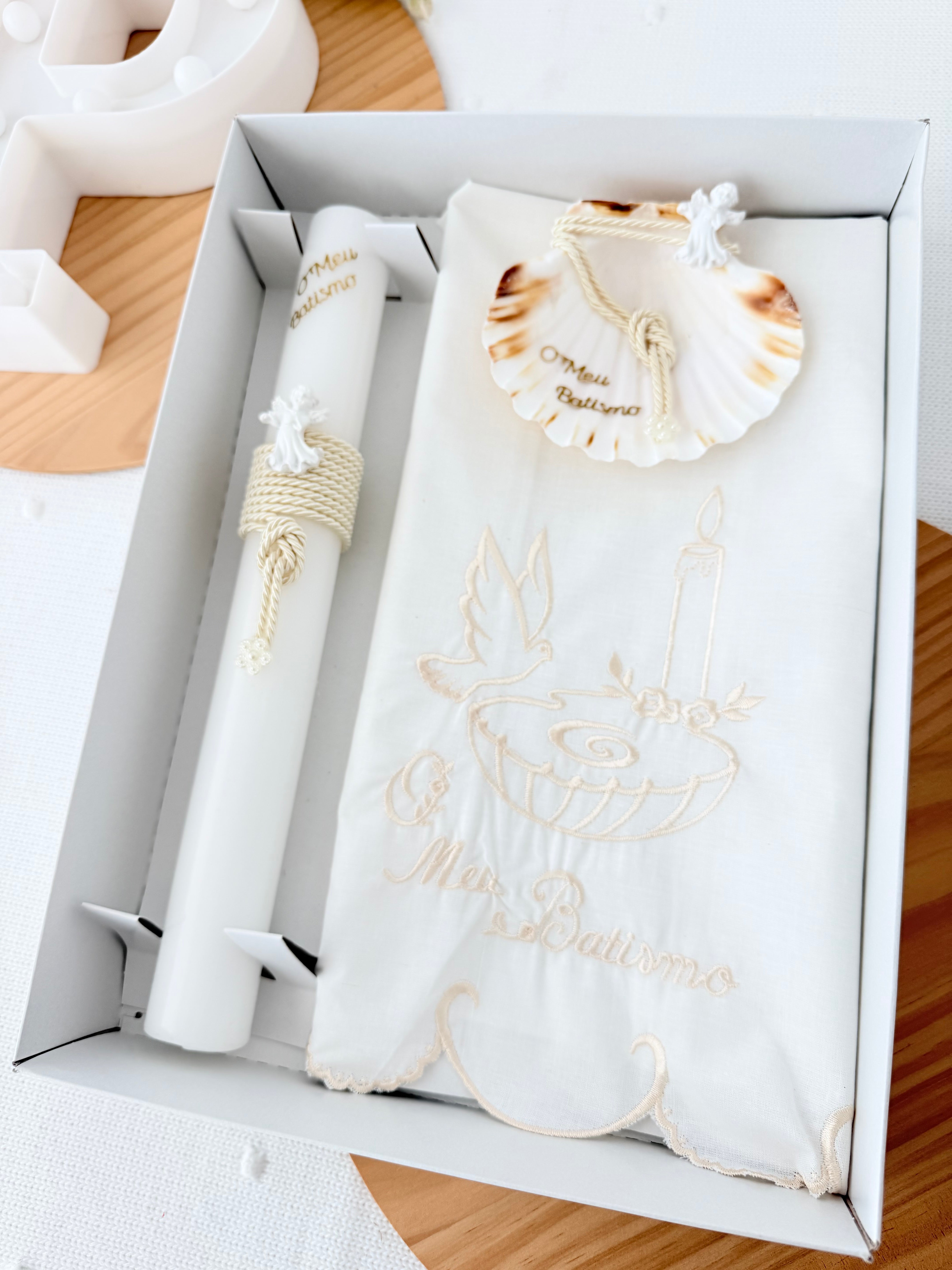 Conjunto para Batizado: vela, toalha e concha Batizado Pomba