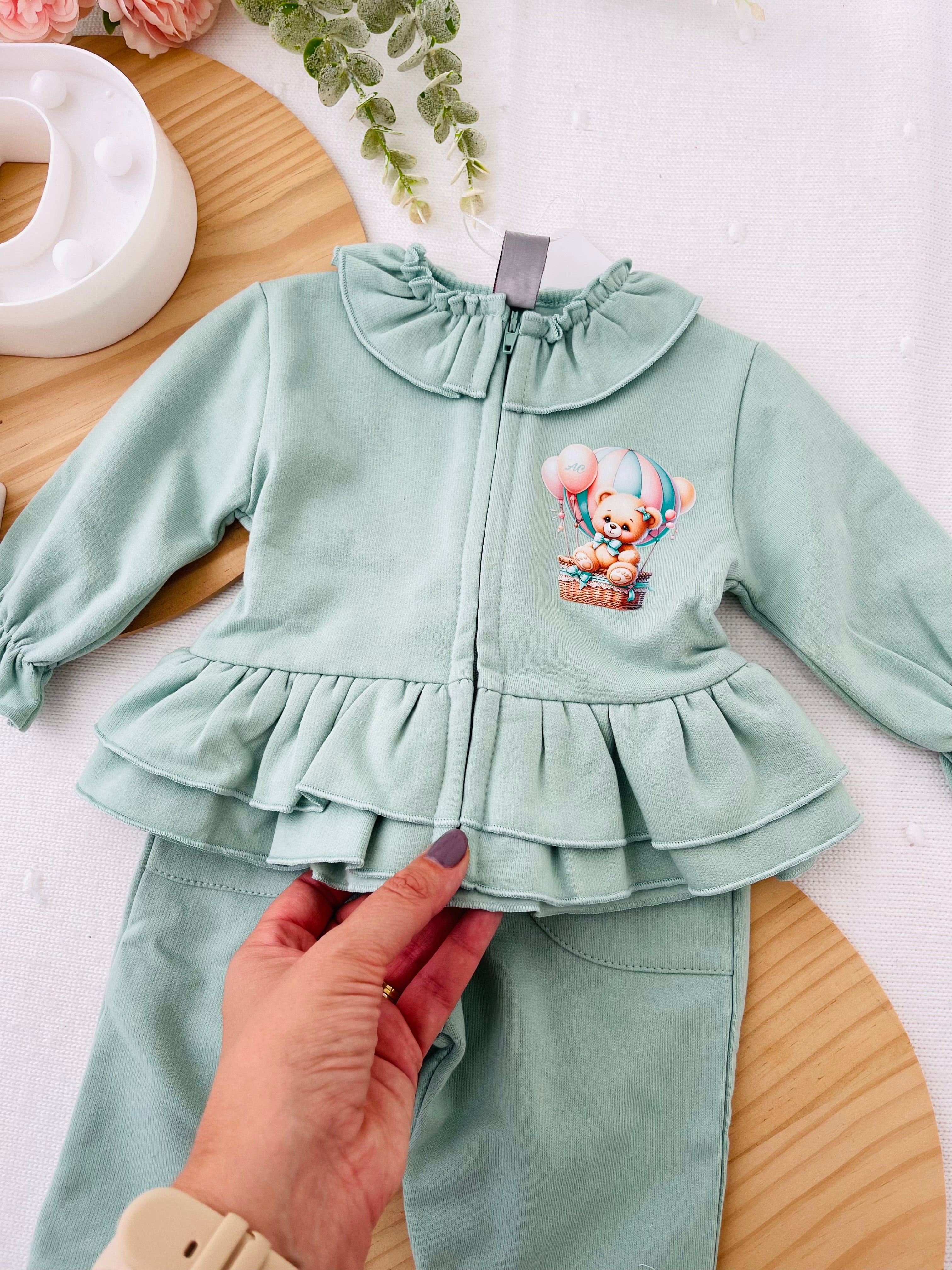 Fato de treino Lili: casaco com folhos e calças