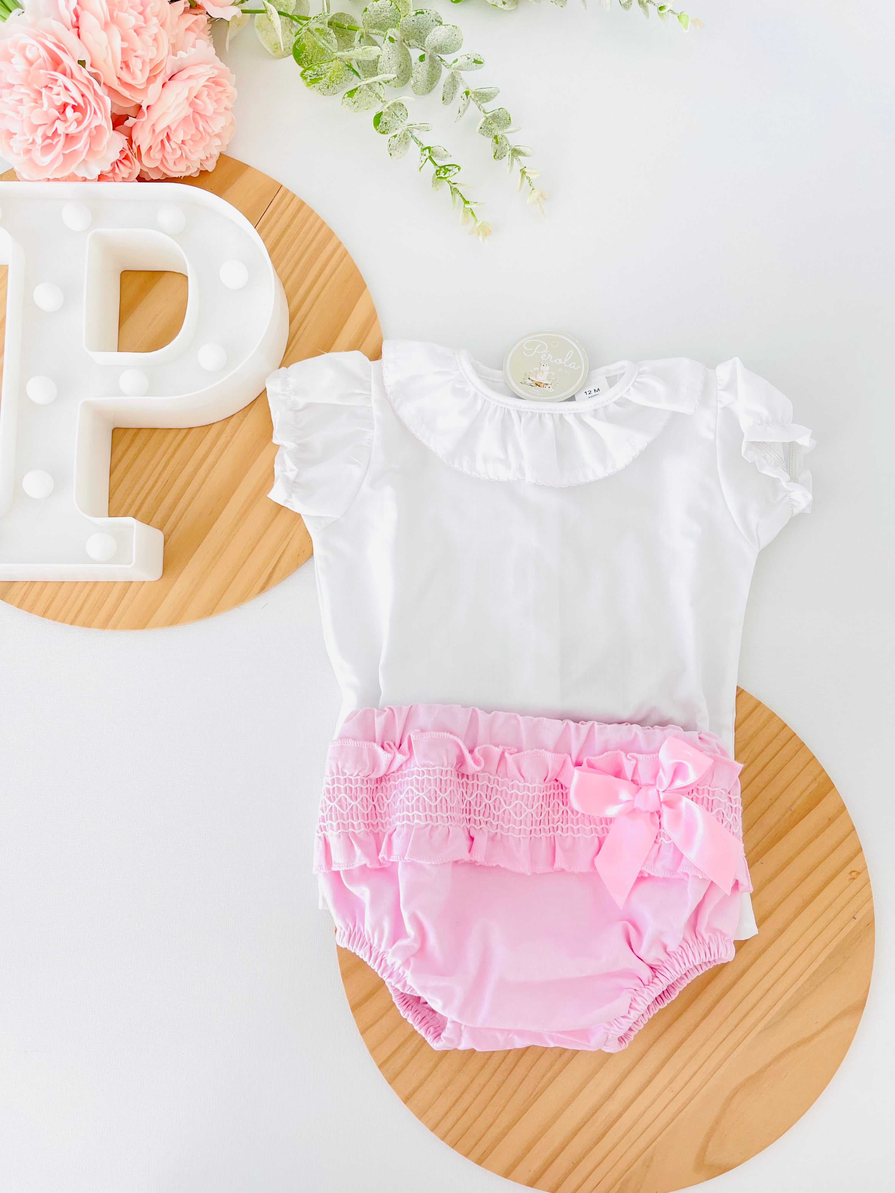 Blusa manga curta e tapa fraldas com laço