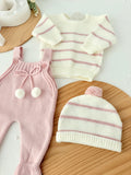 Conjunto risquinhas rosa: jardineiras, camisola e gorro