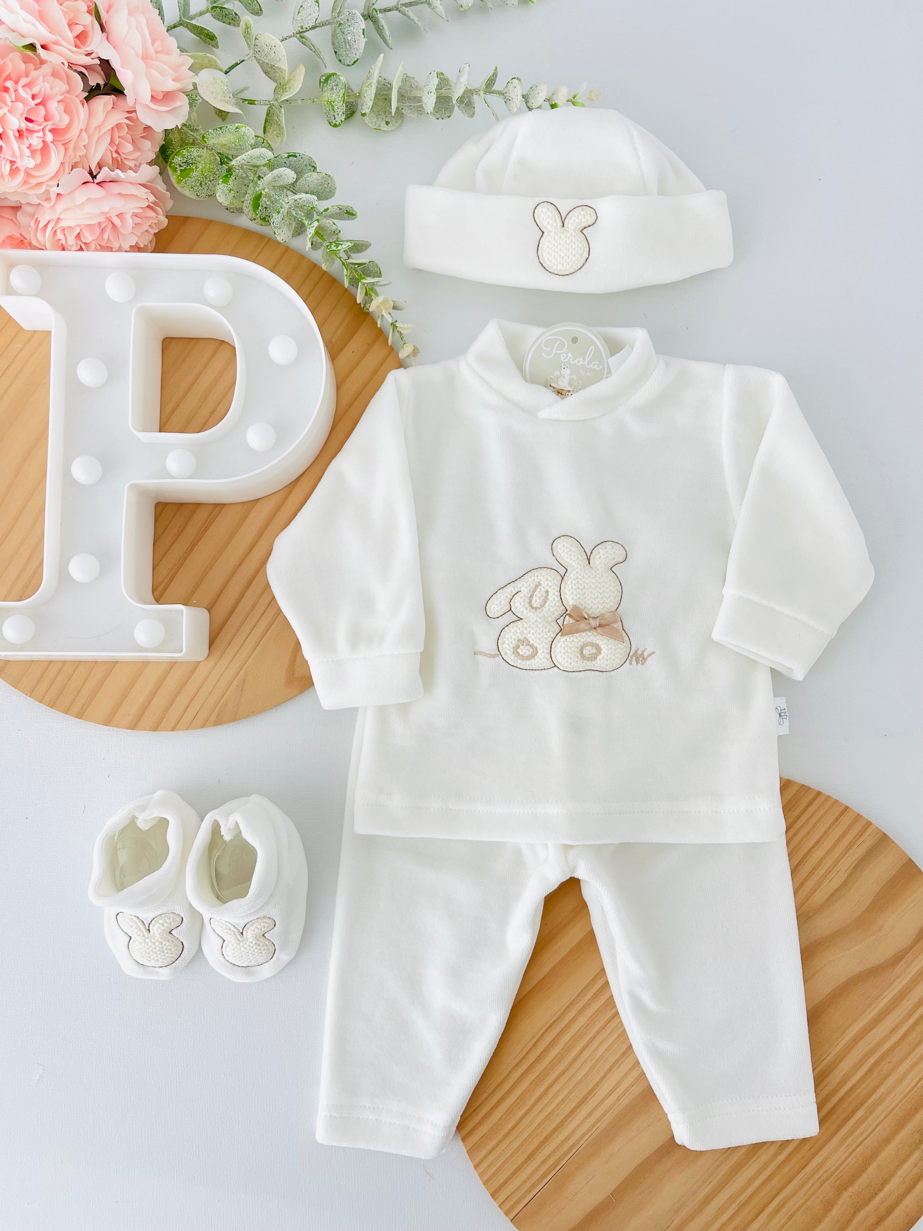 Conjunto em veludo 4 peças tema coelhinho : calças, camisola, carapins e gorro