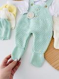 Saída de maternidade: camisa, gorro e jardineiras com pé