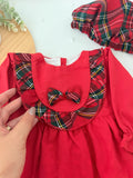 Vestido e boina em vermelho