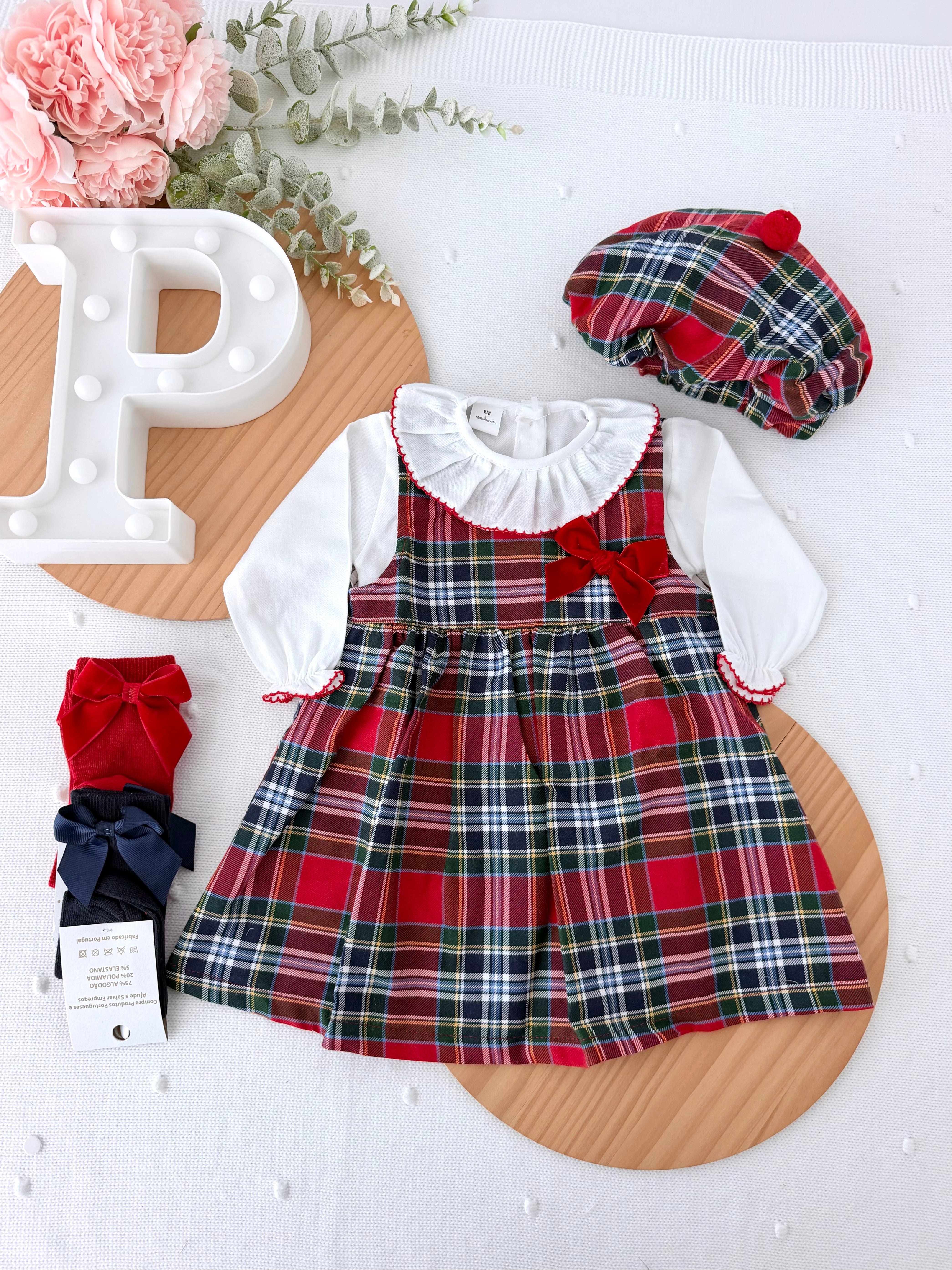Conjunto xadrez : vestido, blusa e bóina