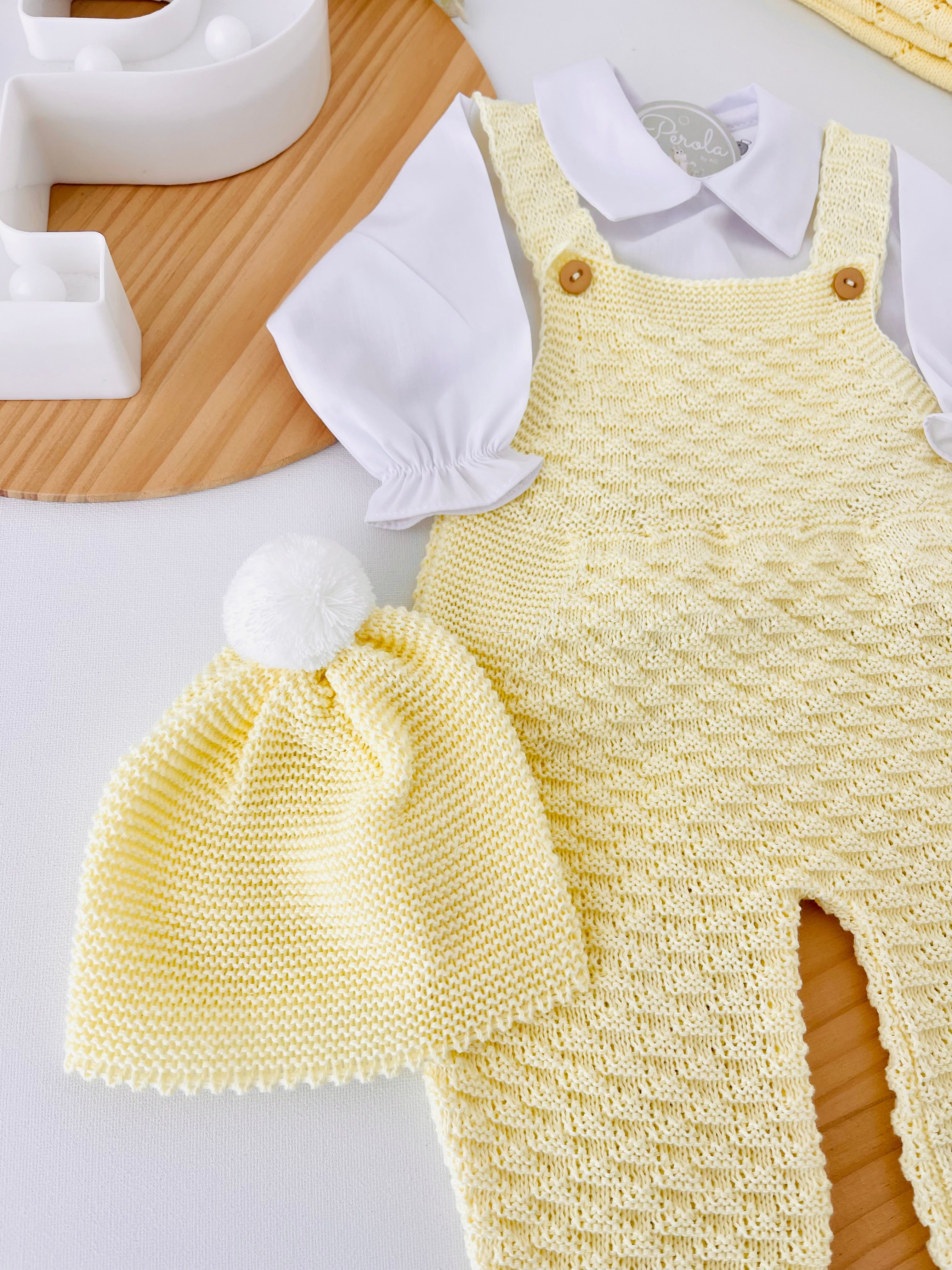 Saída de maternidade  amarelo : jardineiras, camisa e gorro 100% algodão Primavera/Verão