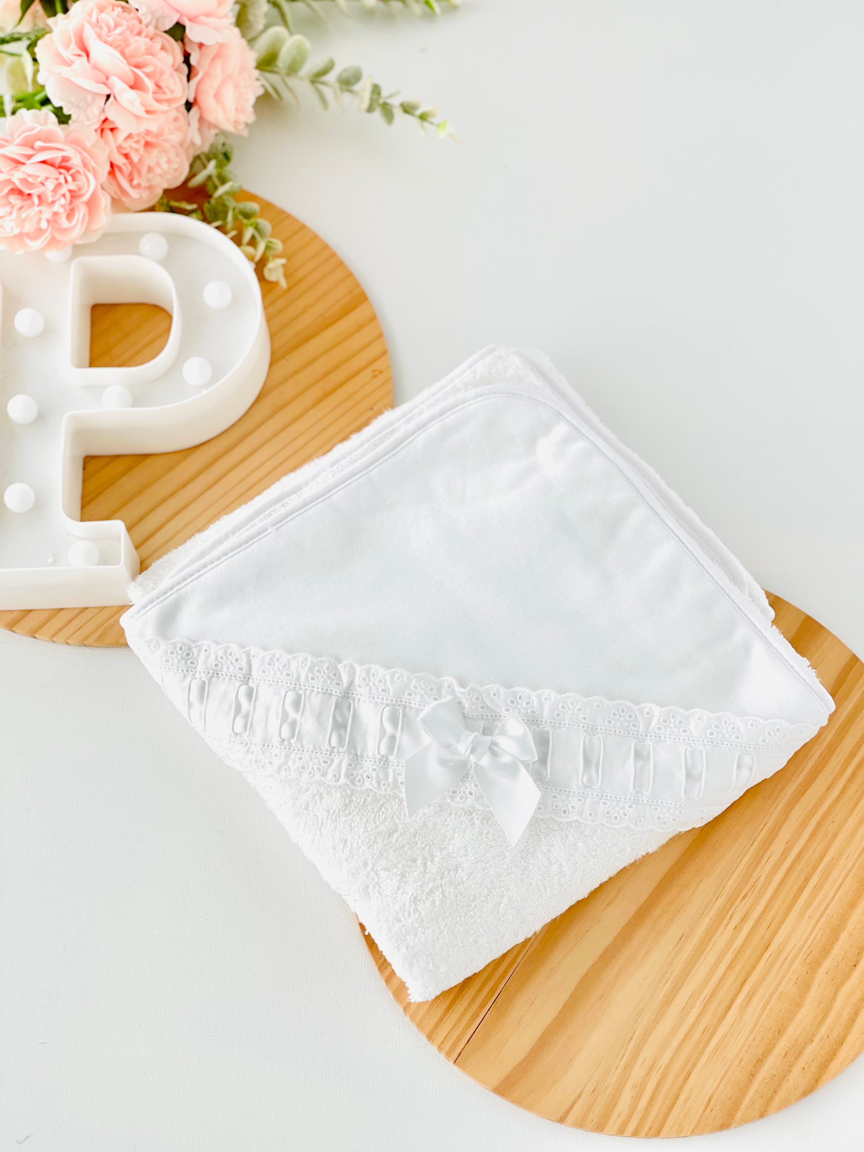 Toalha de banho com bordado inglês