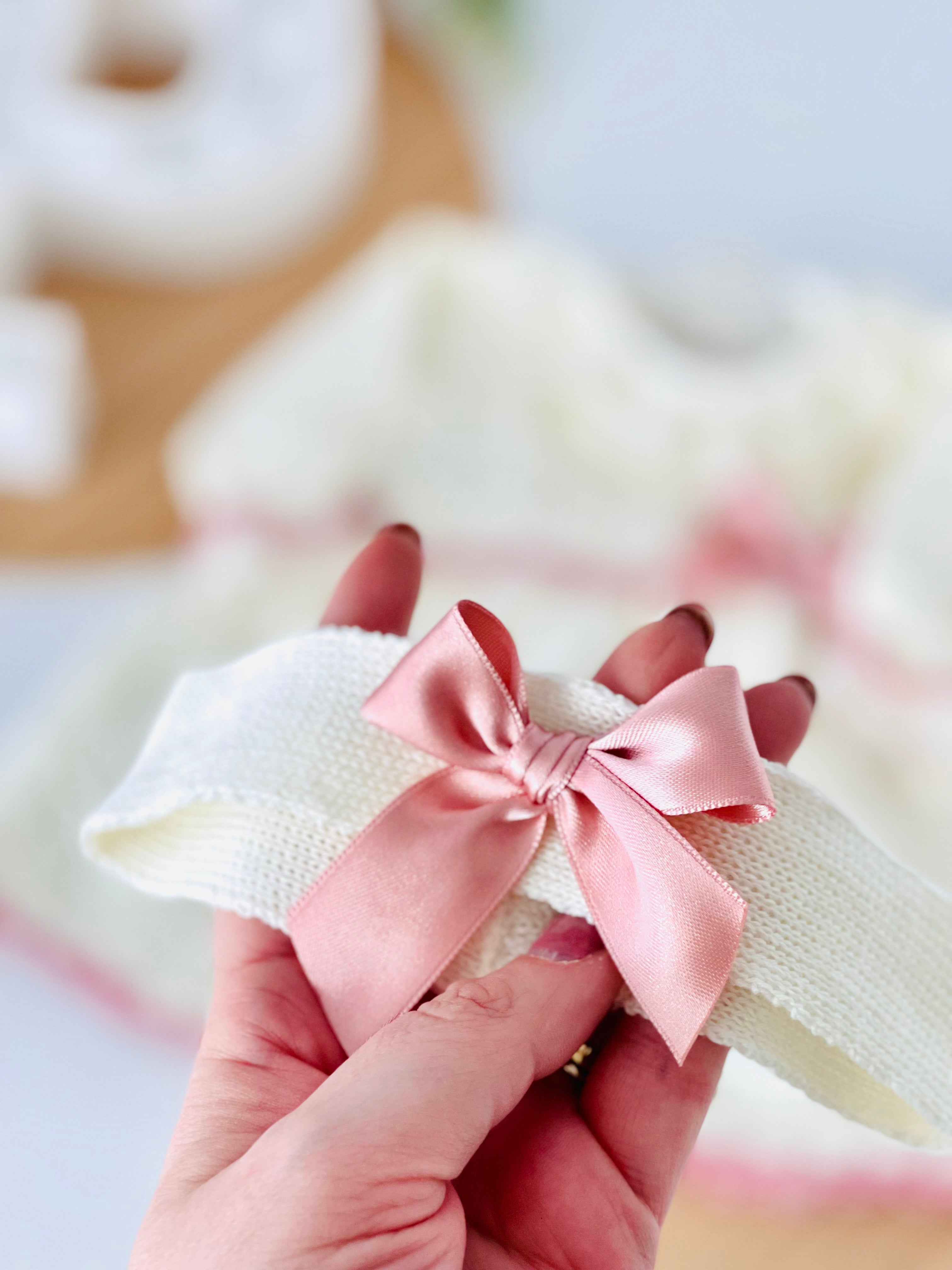 Conjunto pérola: Vestido e fita para cabelo malha fina de algodão