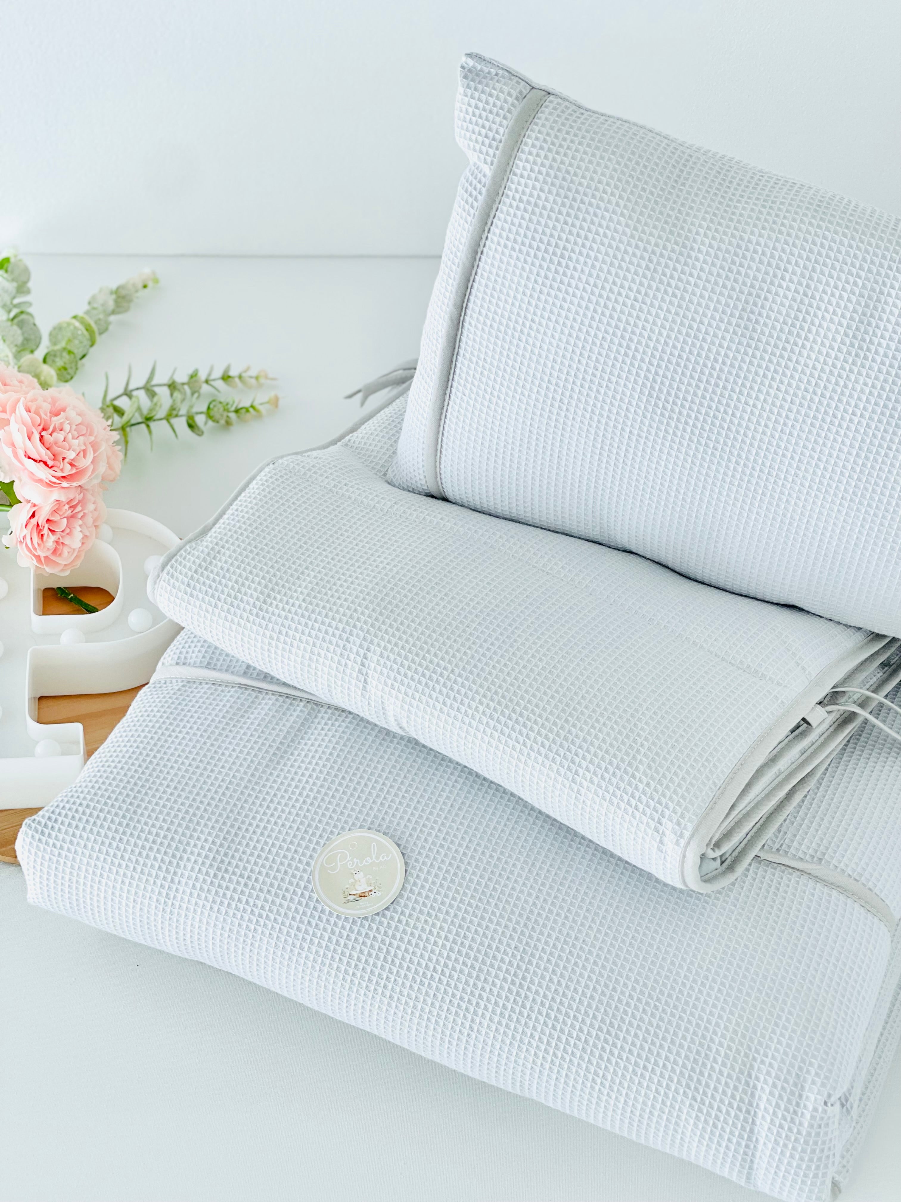 Conjunto Edredon para cama de grades: almofada, edredon e proteção lateral