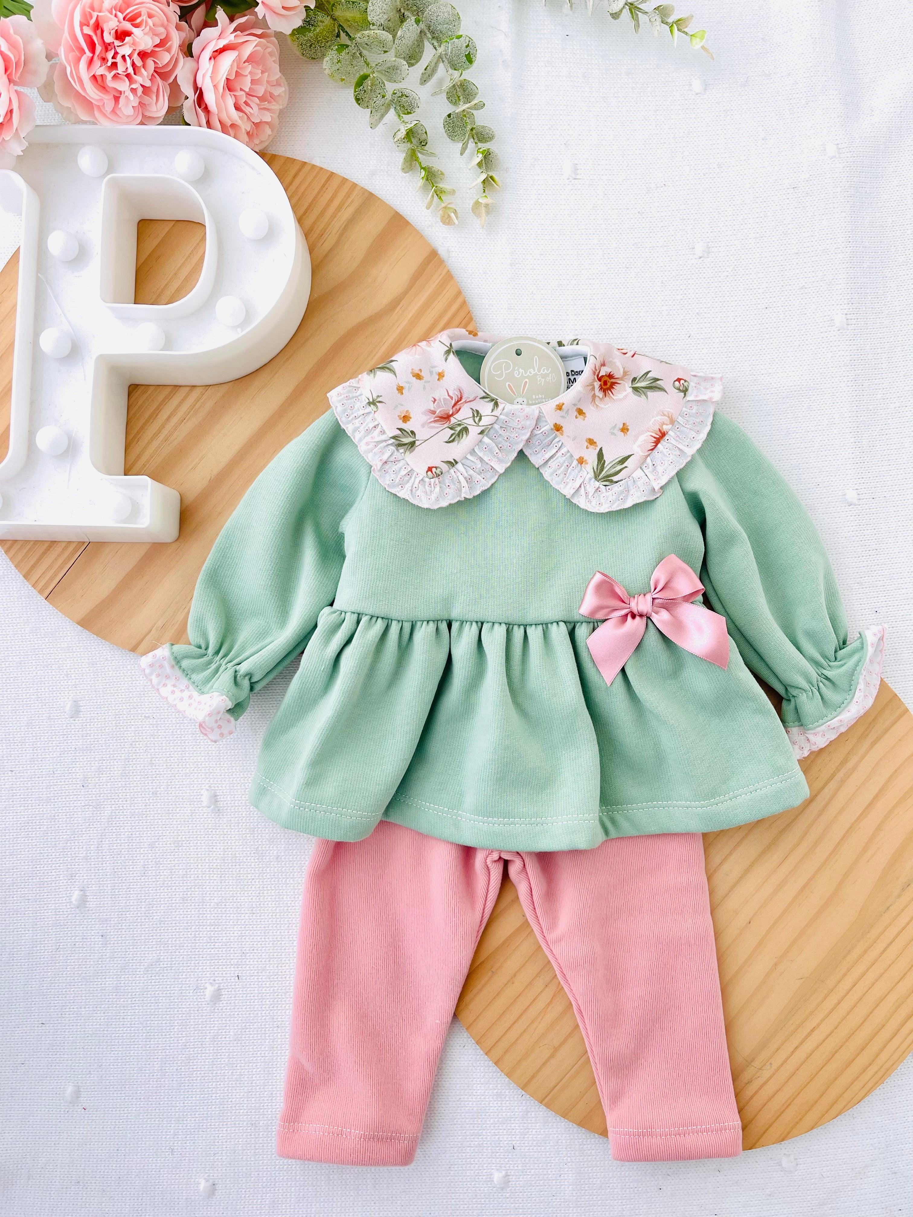 Conjunto Amélia verde: túnica e calças cardadas