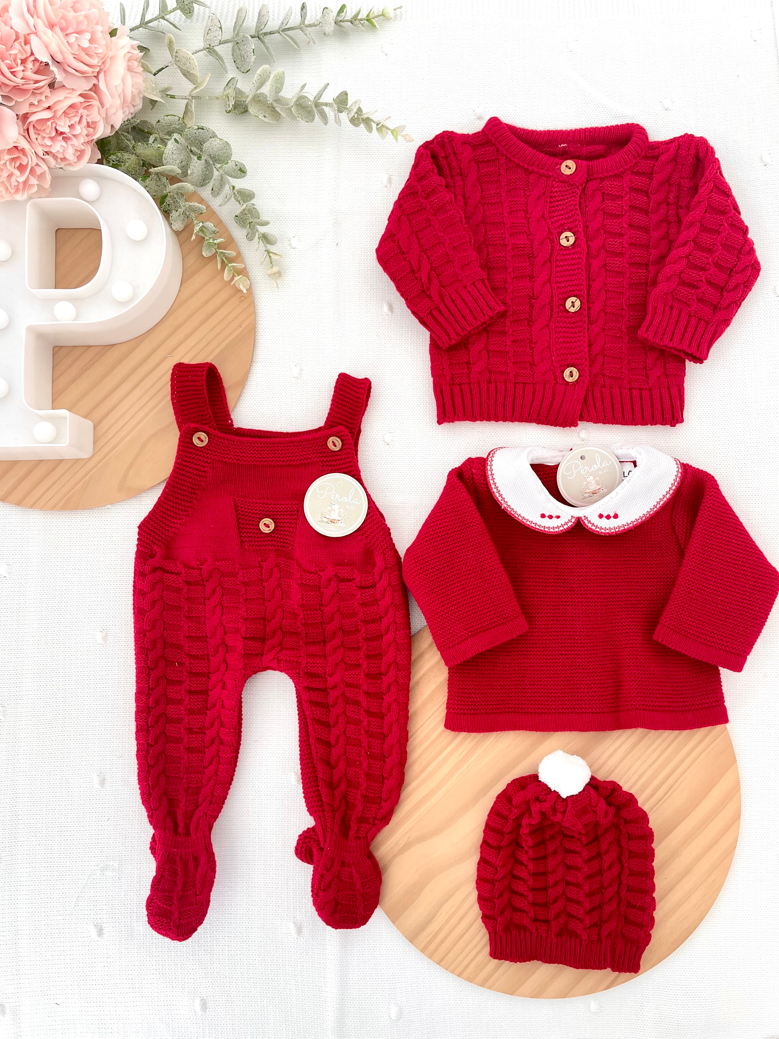 Saída de maternidade Aconchego 4 peças: casaco, jardineiras, camisola e gorro