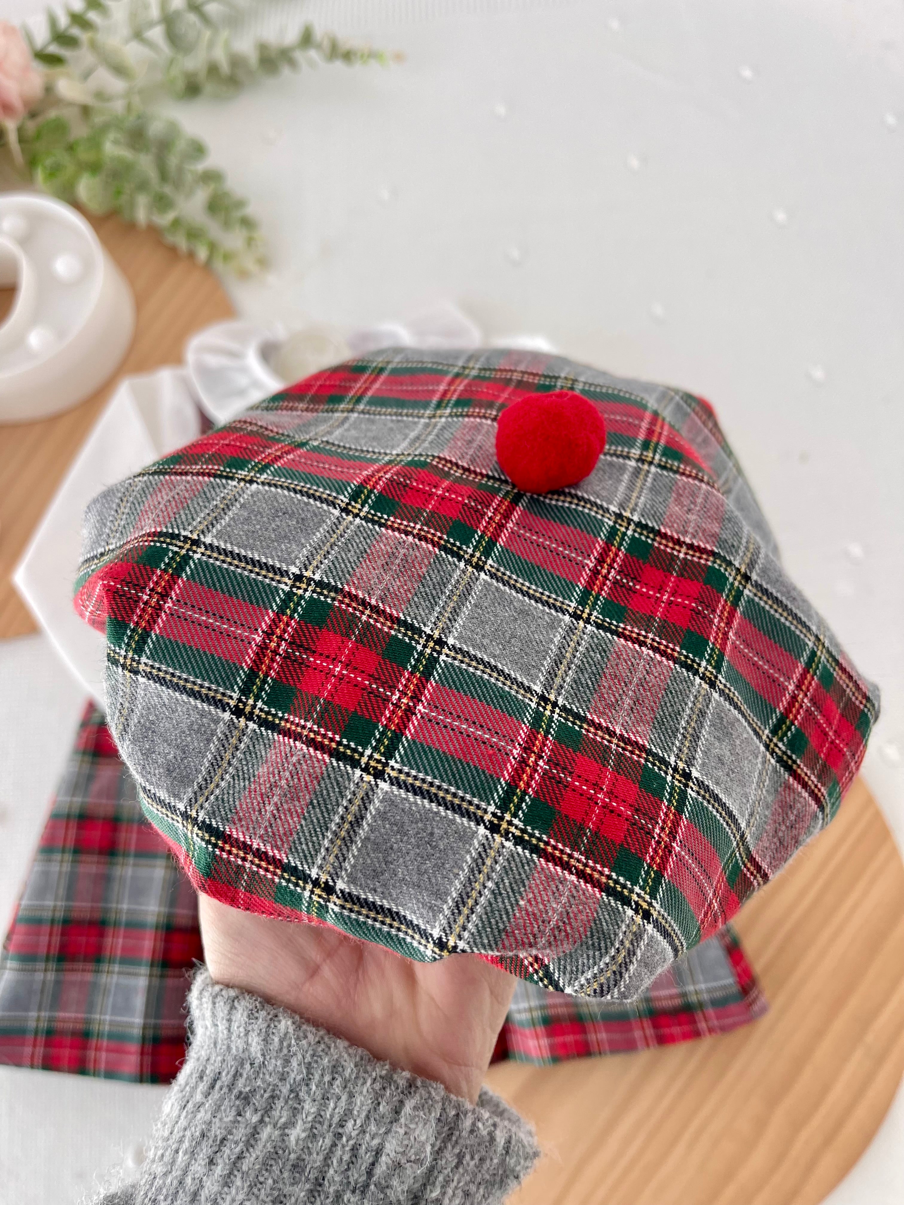 Conjunto Menina Tartan Vermelho e cinza - Vestido, Blusa e Bóina
