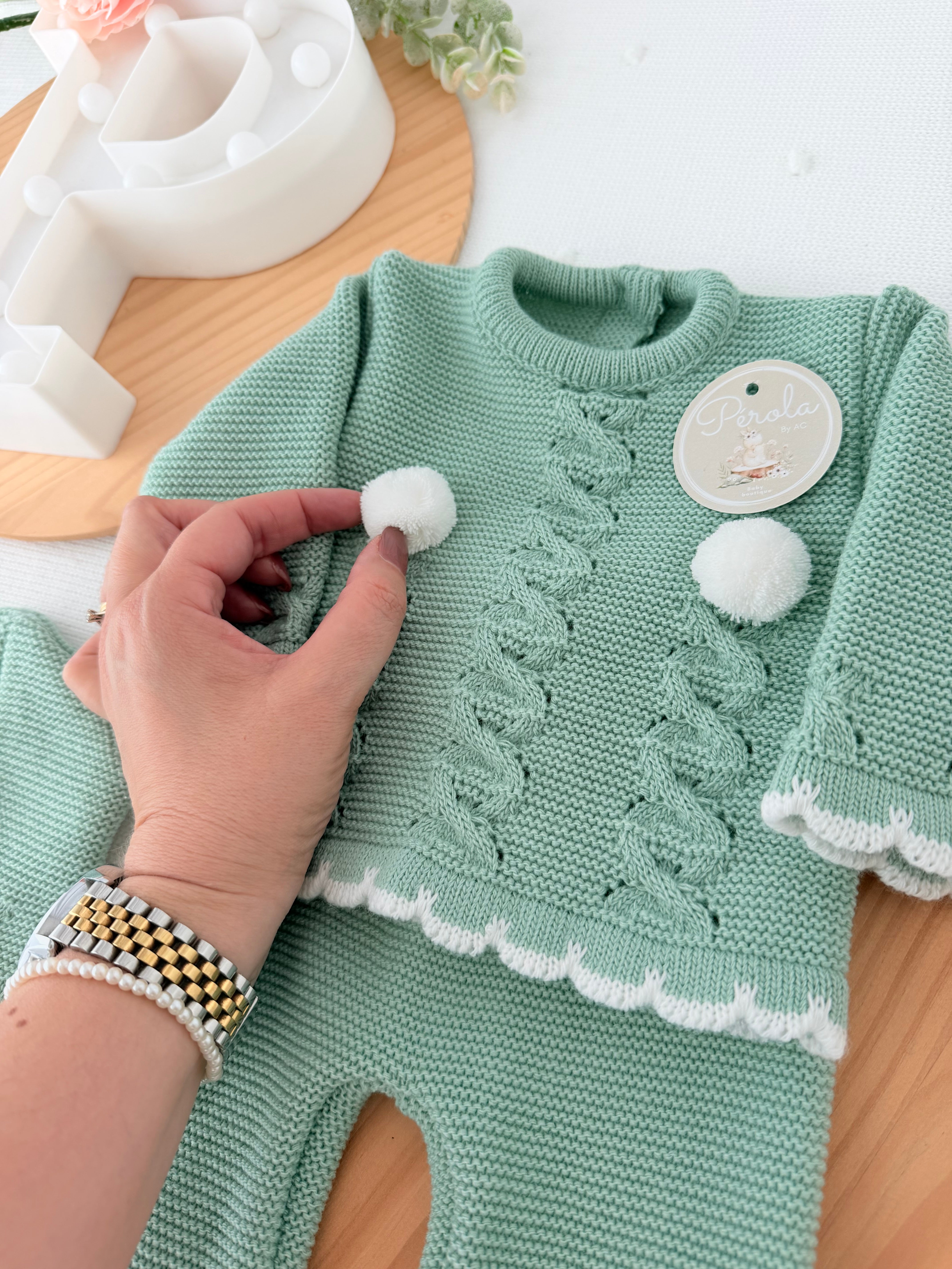 Conjunto pompons: camisola, calças e gorro Outono Inverno