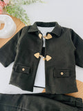 Conjunto menino em fazenda 3 peças: casaco, calças e camisola