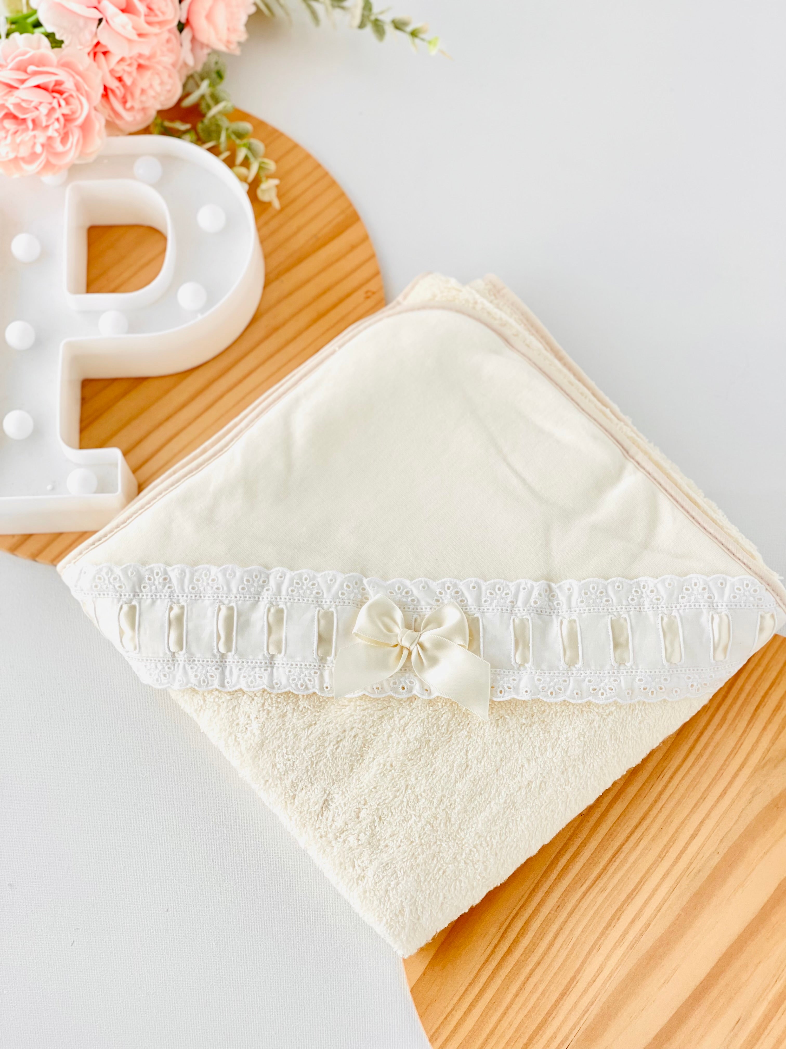 Toalha de banho com bordado inglês