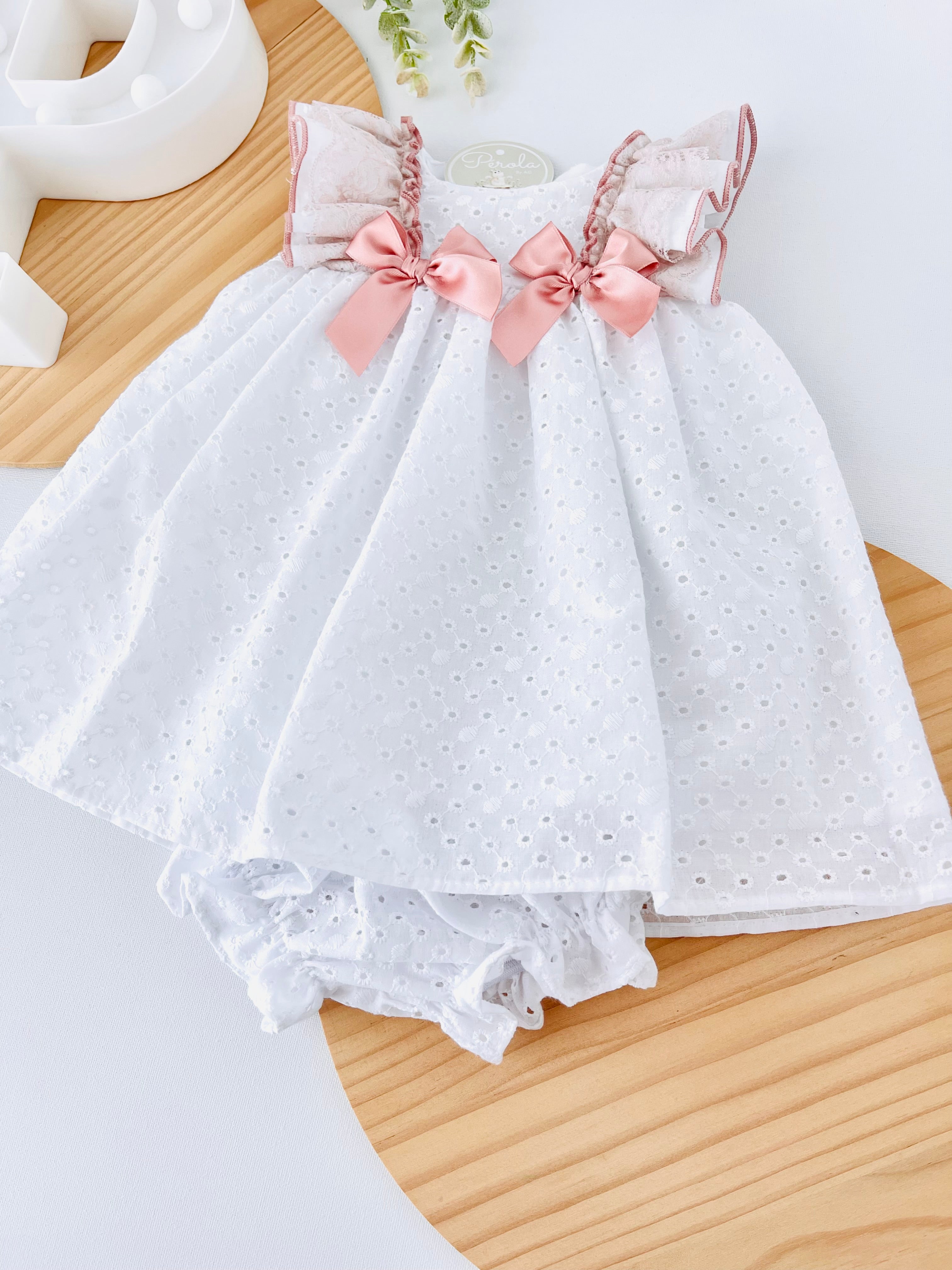 Conjunto cerimónia em Renda: vestido e tapa fraldas