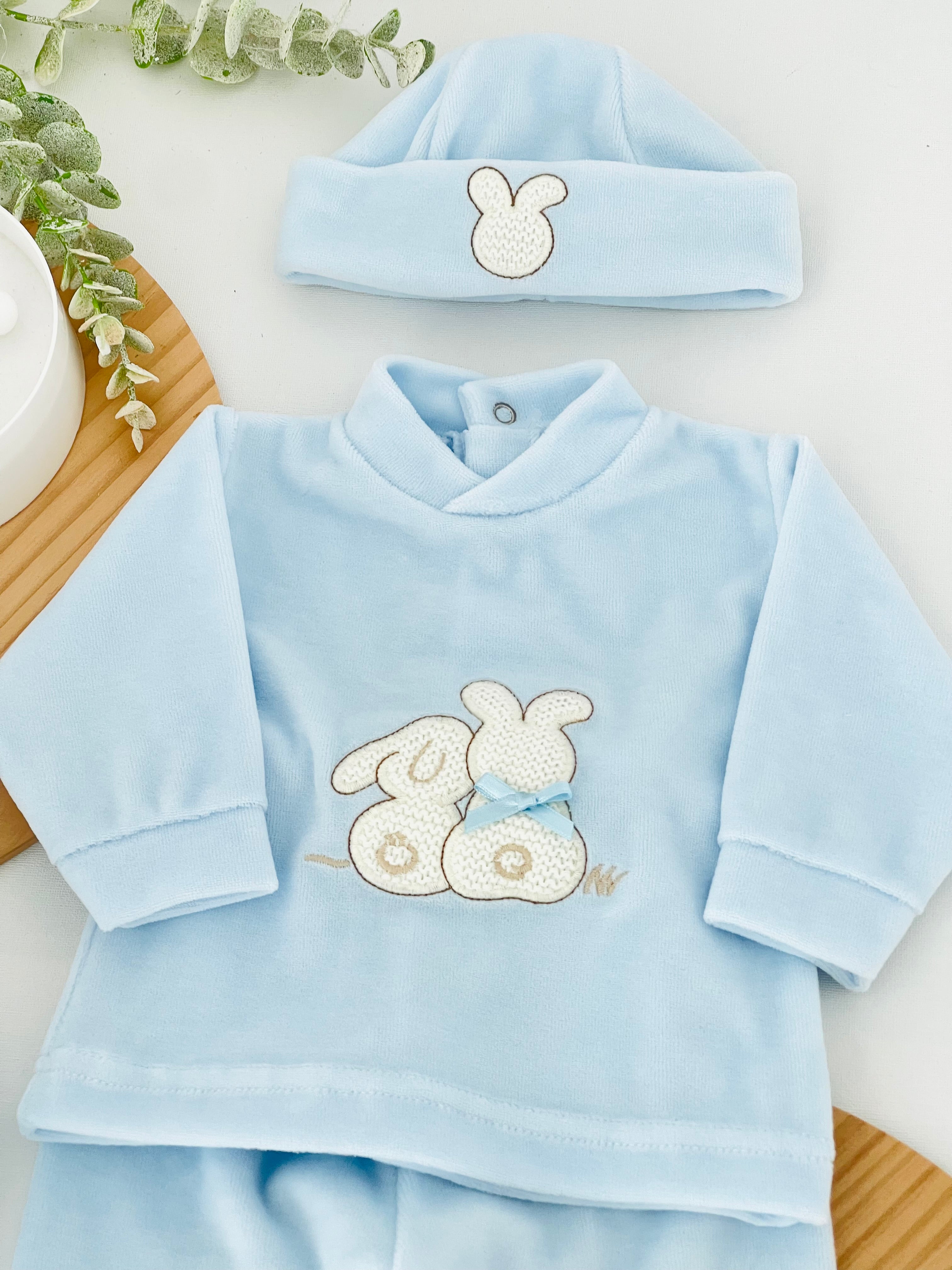 Conjunto em veludo 4 peças tema coelhinho : calças, camisola, carapins e gorro