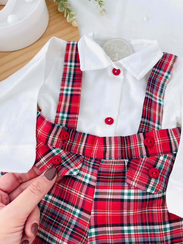 Conjunto menino xadrez vermelho e verde: Calções com alças e camisa
