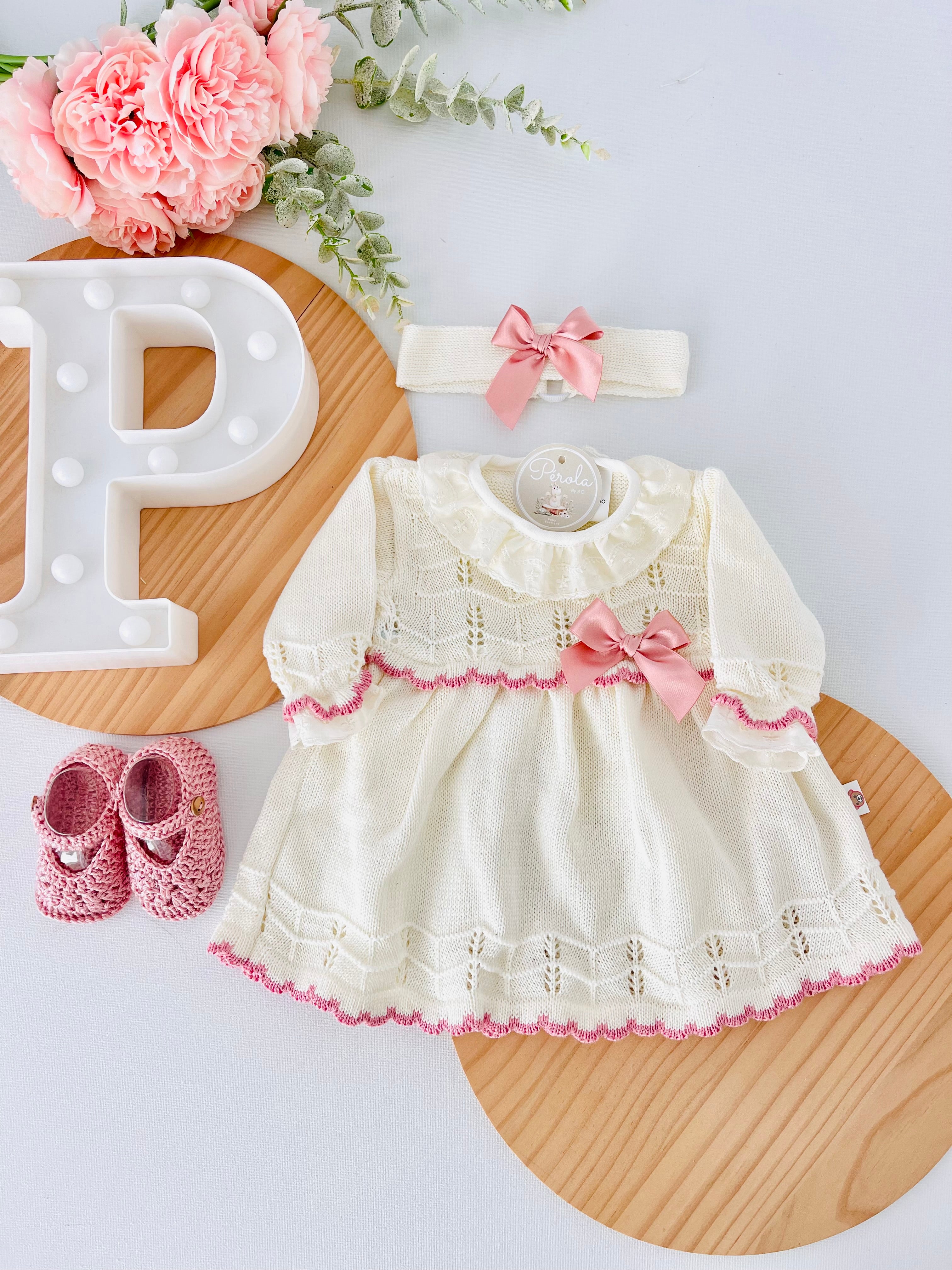 Conjunto pérola: Vestido e fita para cabelo malha fina de algodão