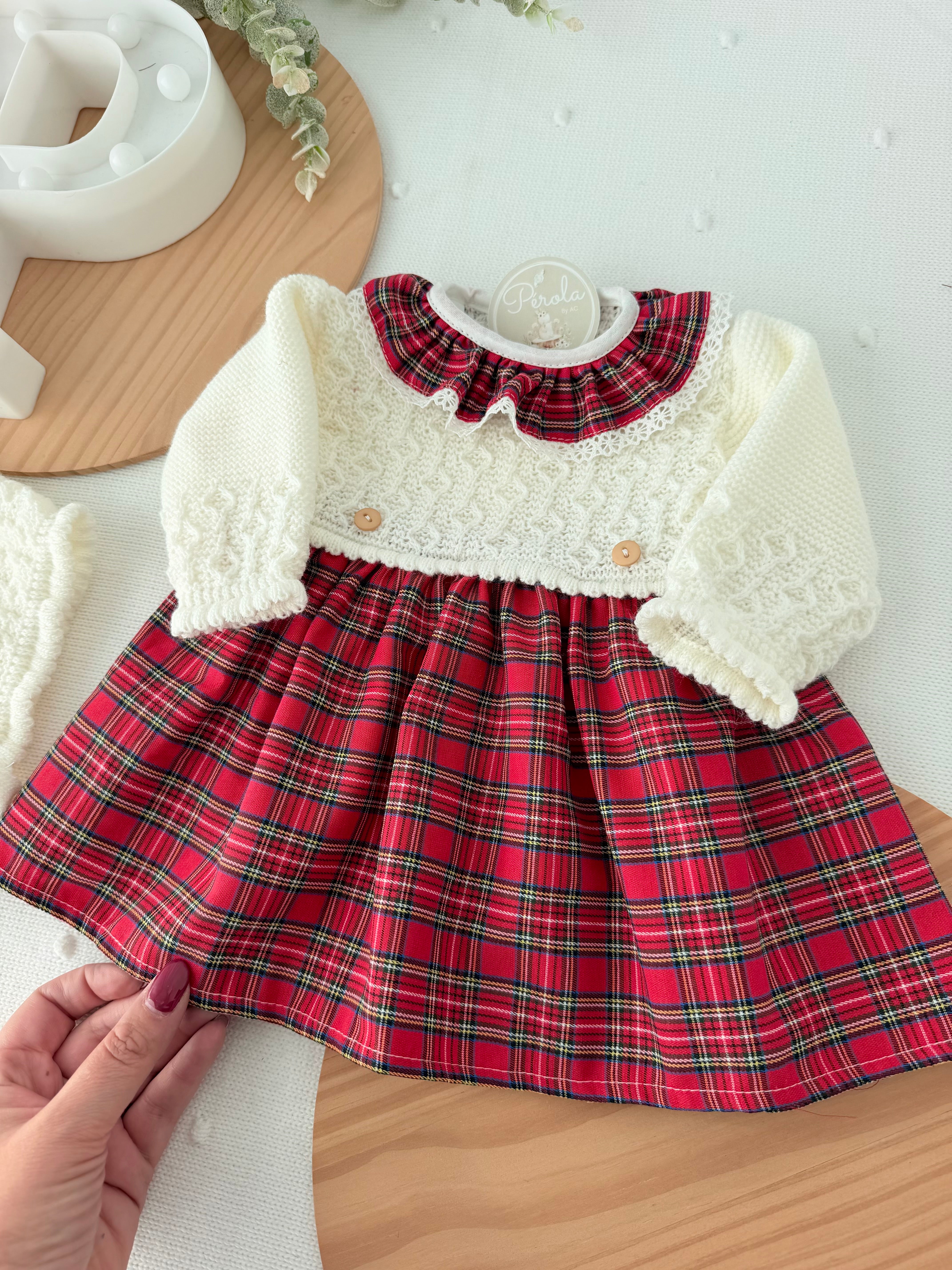 Vestido e touca de malha pérola