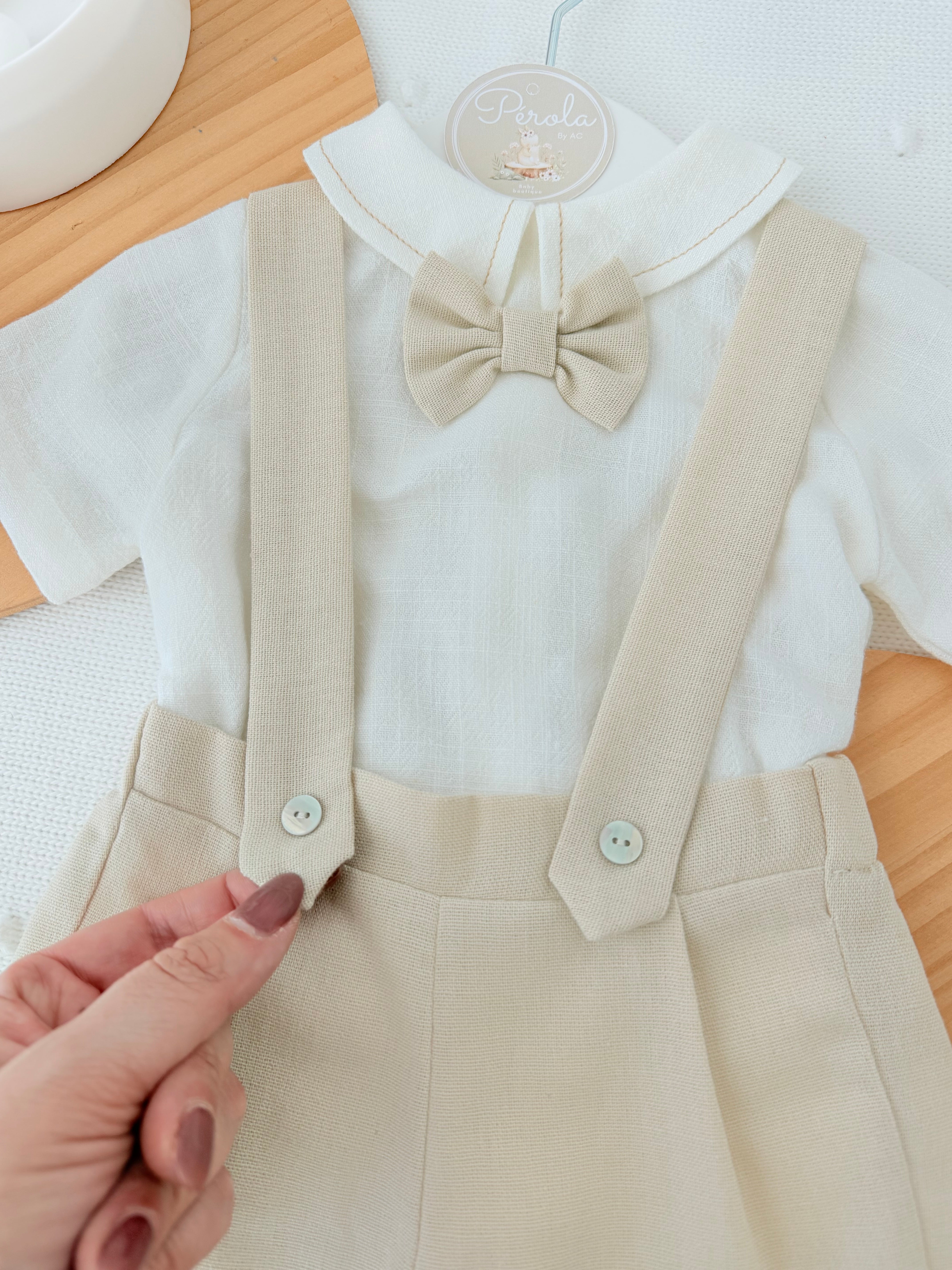 Conjunto especial cerimónia para menino: calções, camisa e laço