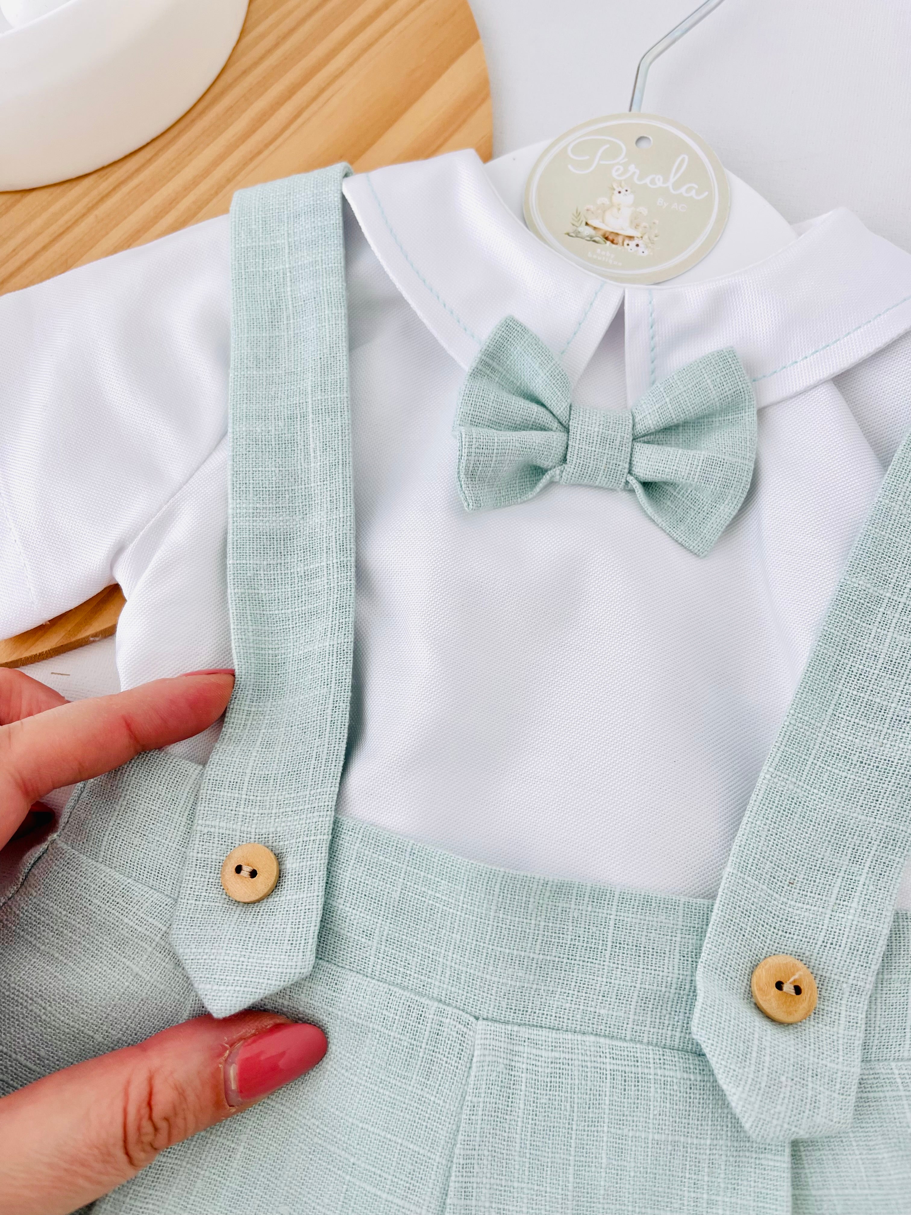 Conjunto cerimónia para menino: calções, camisa e laço