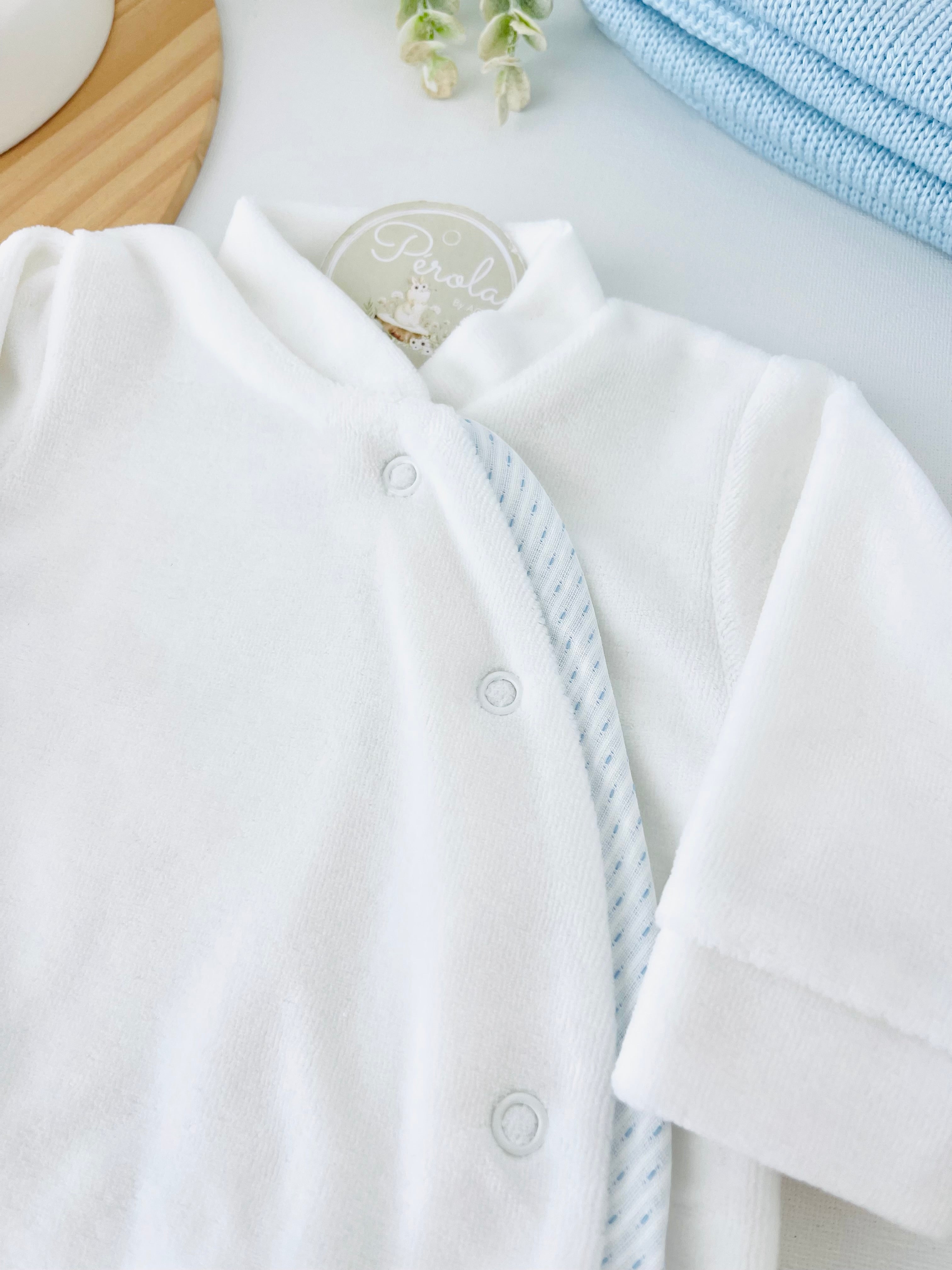 Babygrow branco para menino em veludo