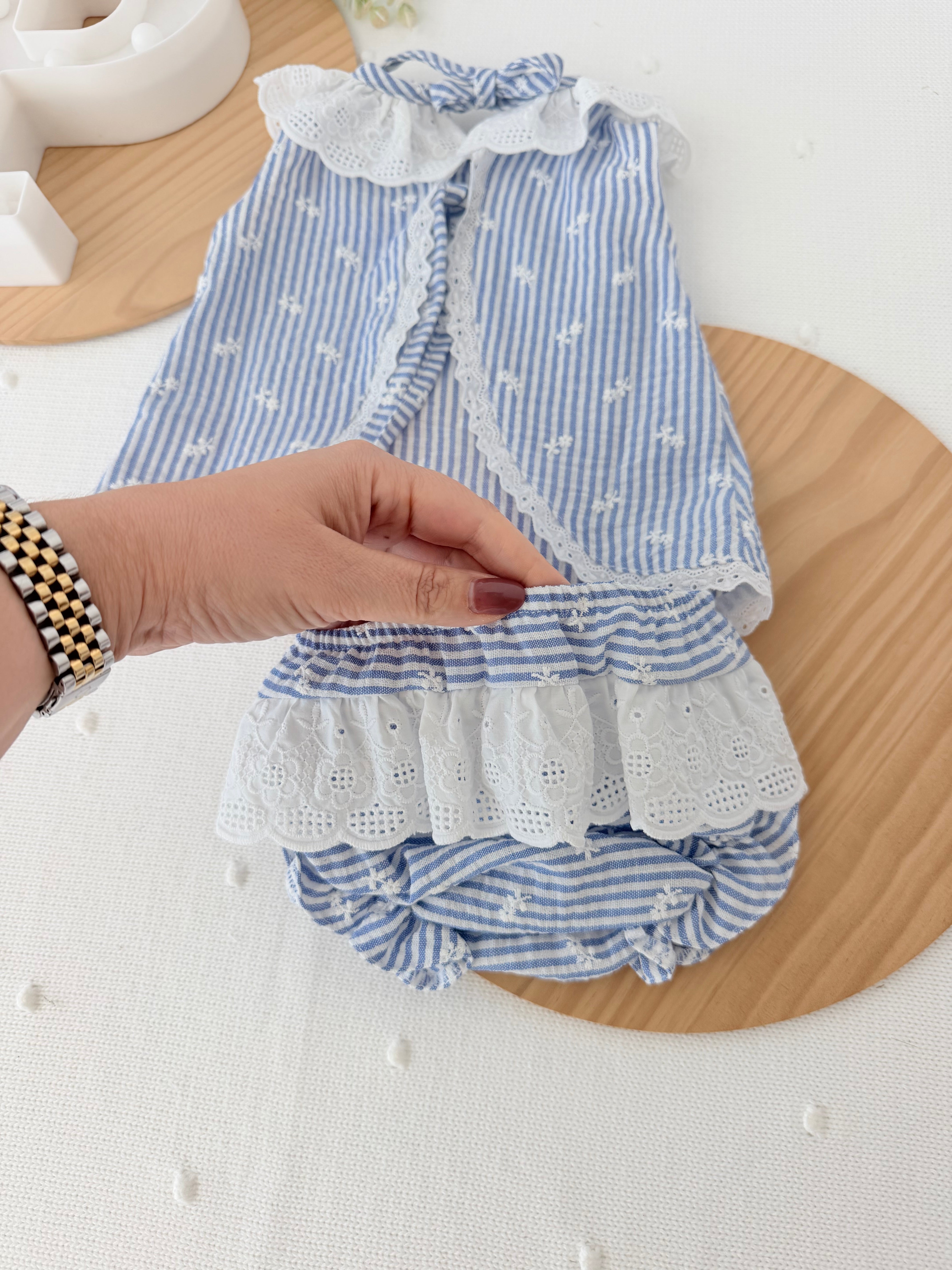 Conjunto riscas azul menina