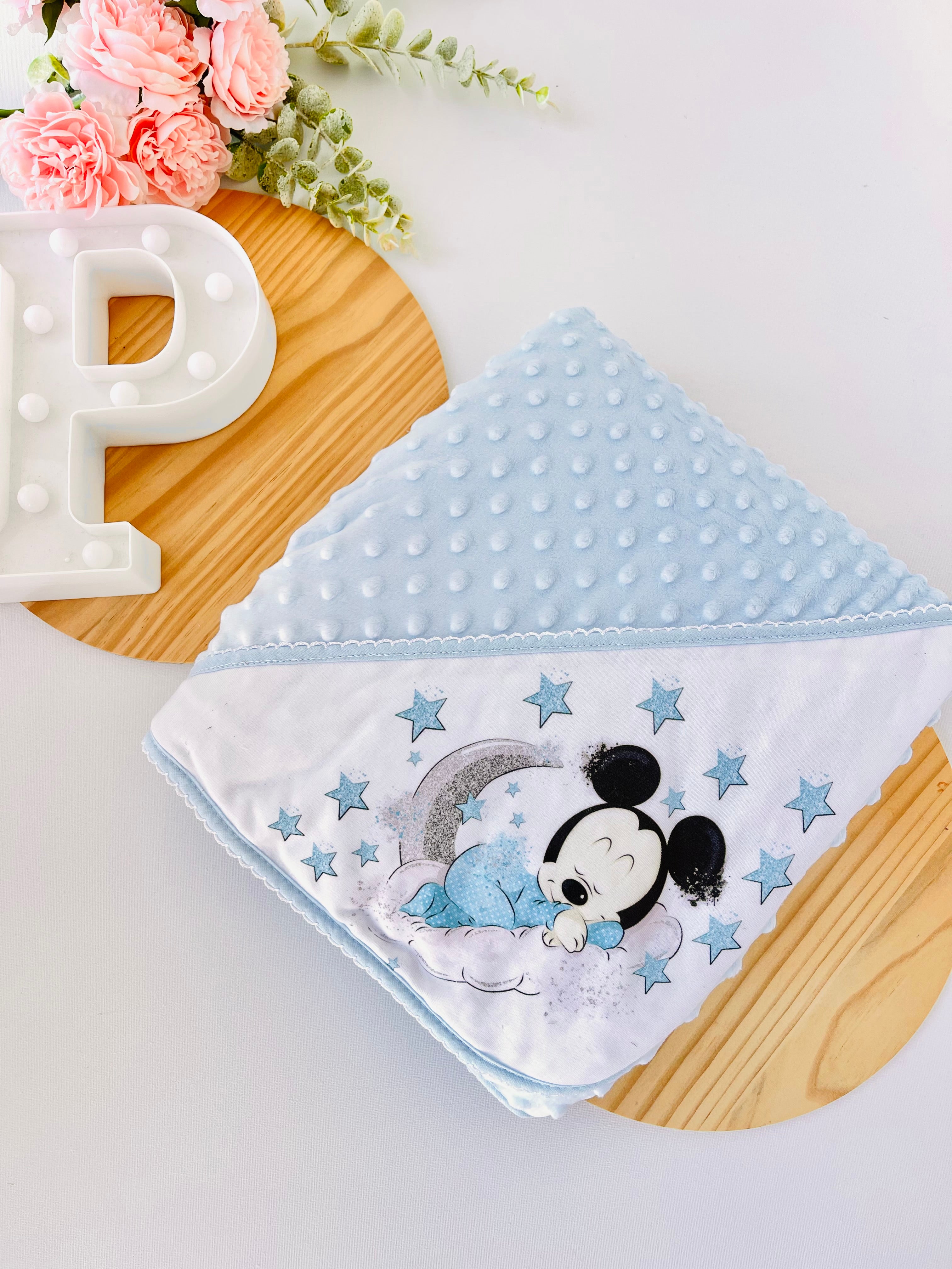 Manta tecido pipoca tema mickey e Minnie
