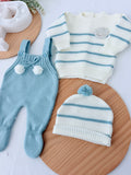 Conjunto risquinhas verde : jardineiras, camisola e gorro