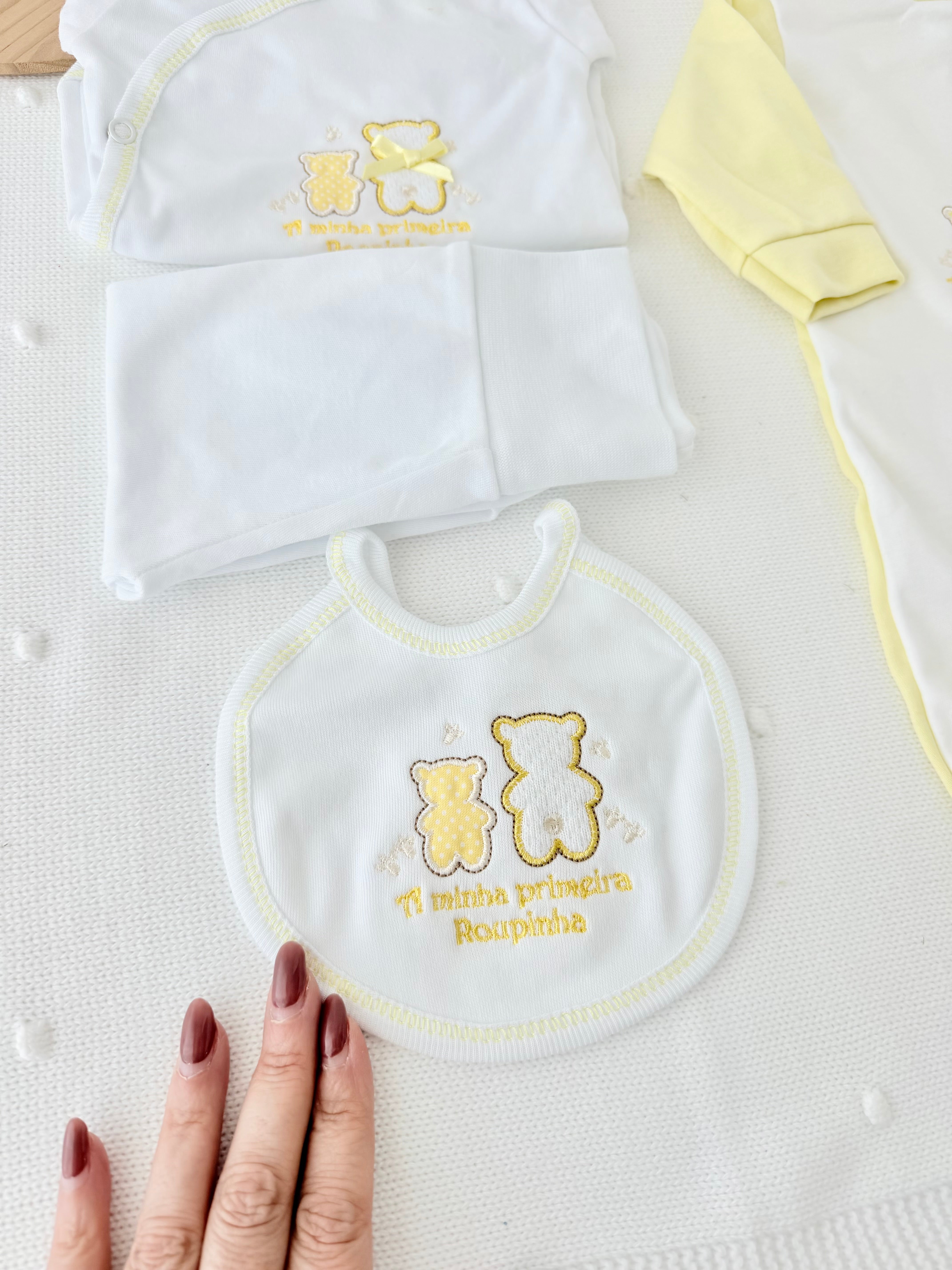 Conjunto primeira roupinha em Amarelo unissexo- 6 peças