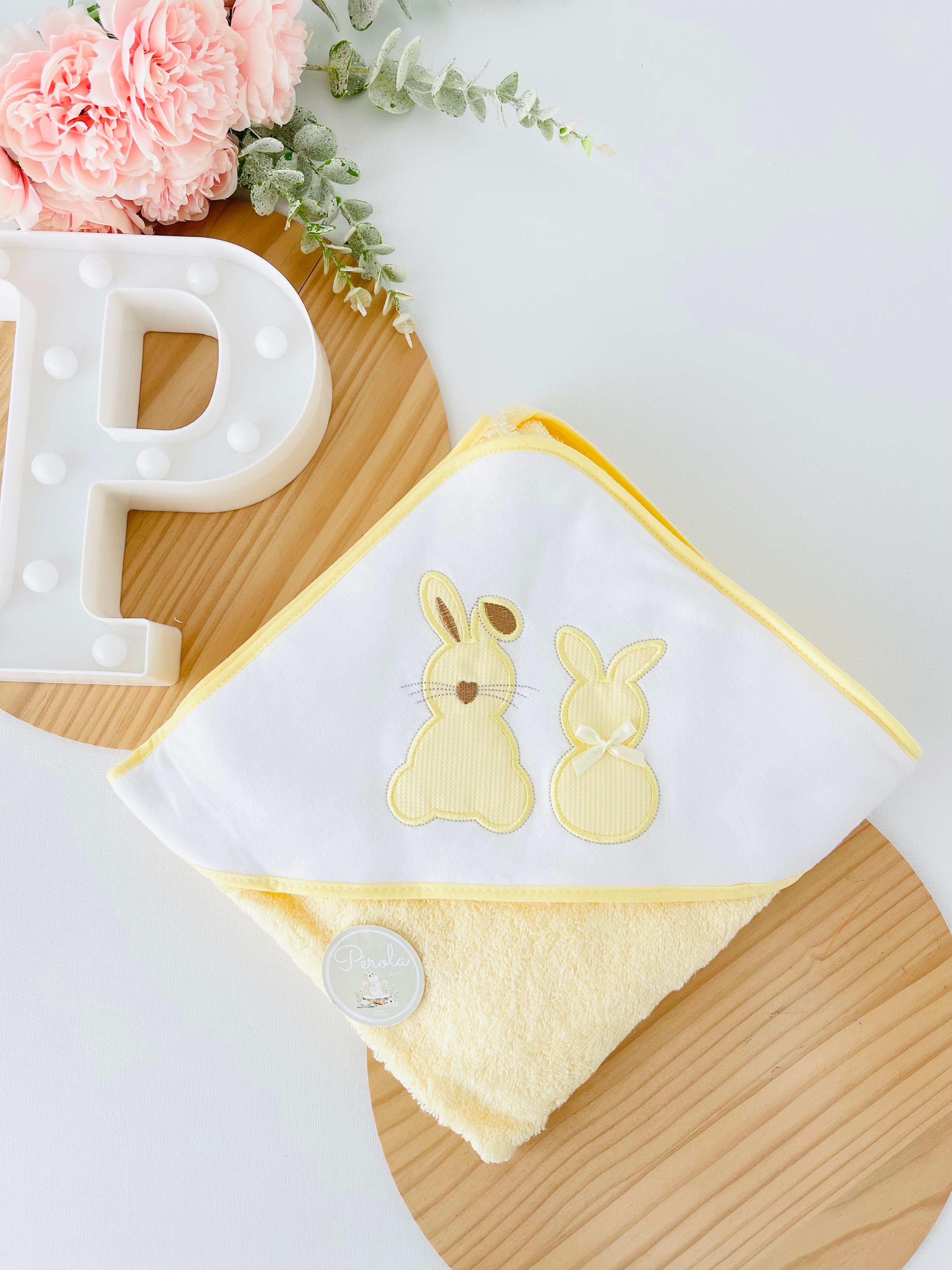 Toalha de banho tema 2 coelhos